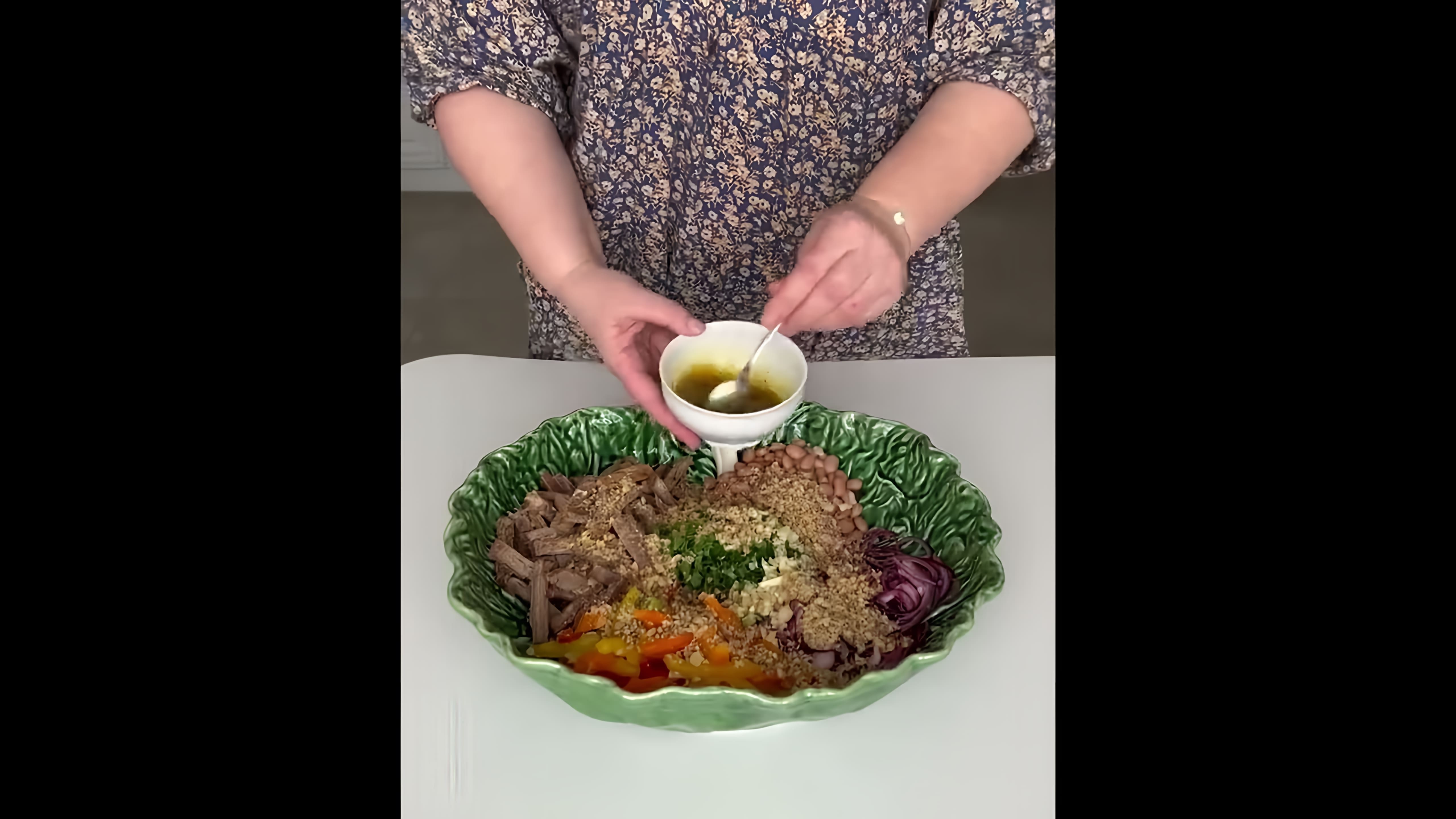 В этом видео-ролике я покажу вам, как приготовить салат, который любят все