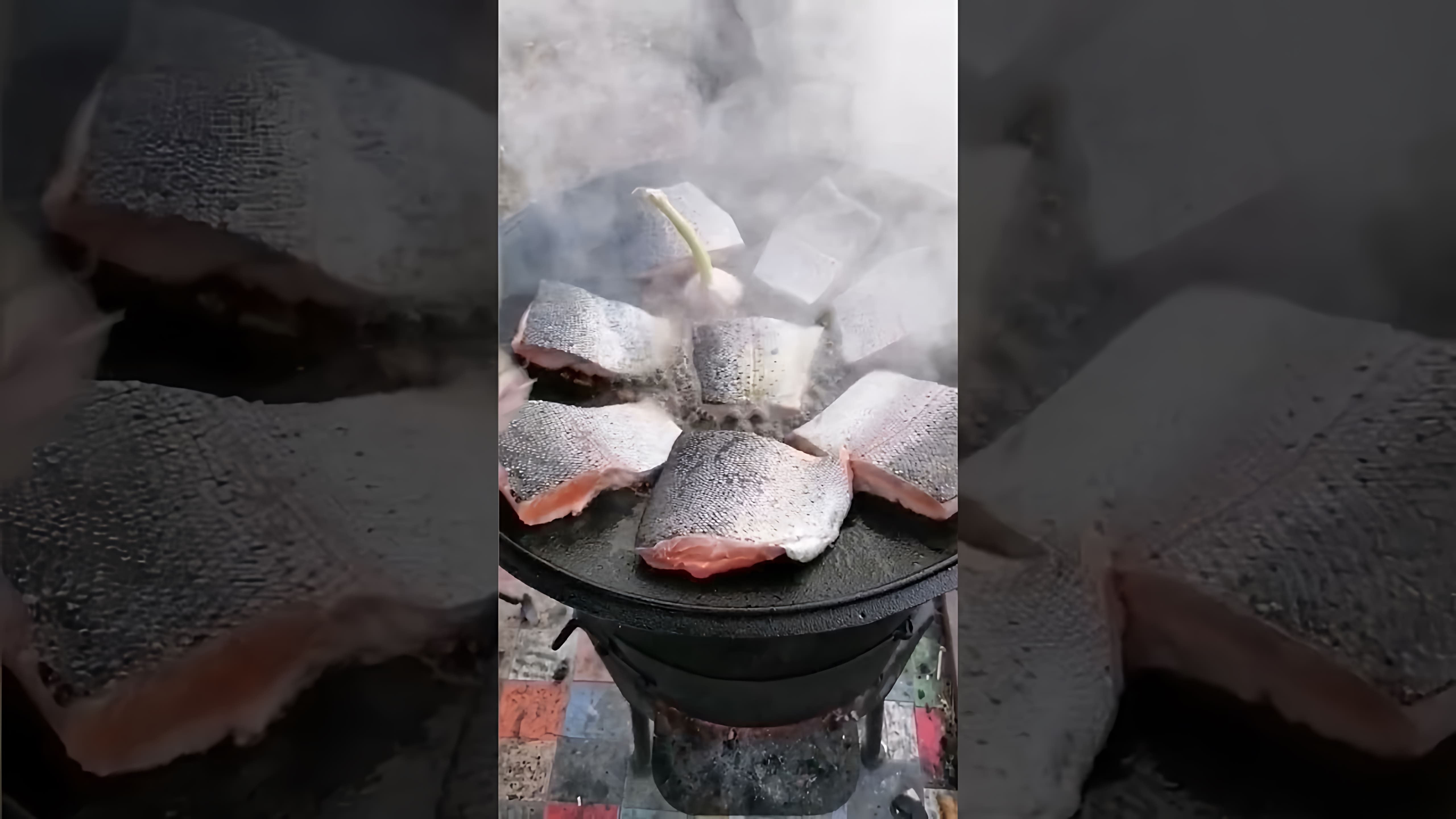 В этом видео-ролике вы увидите, как приготовить вкусную рыбу с овощами на сковороде садж