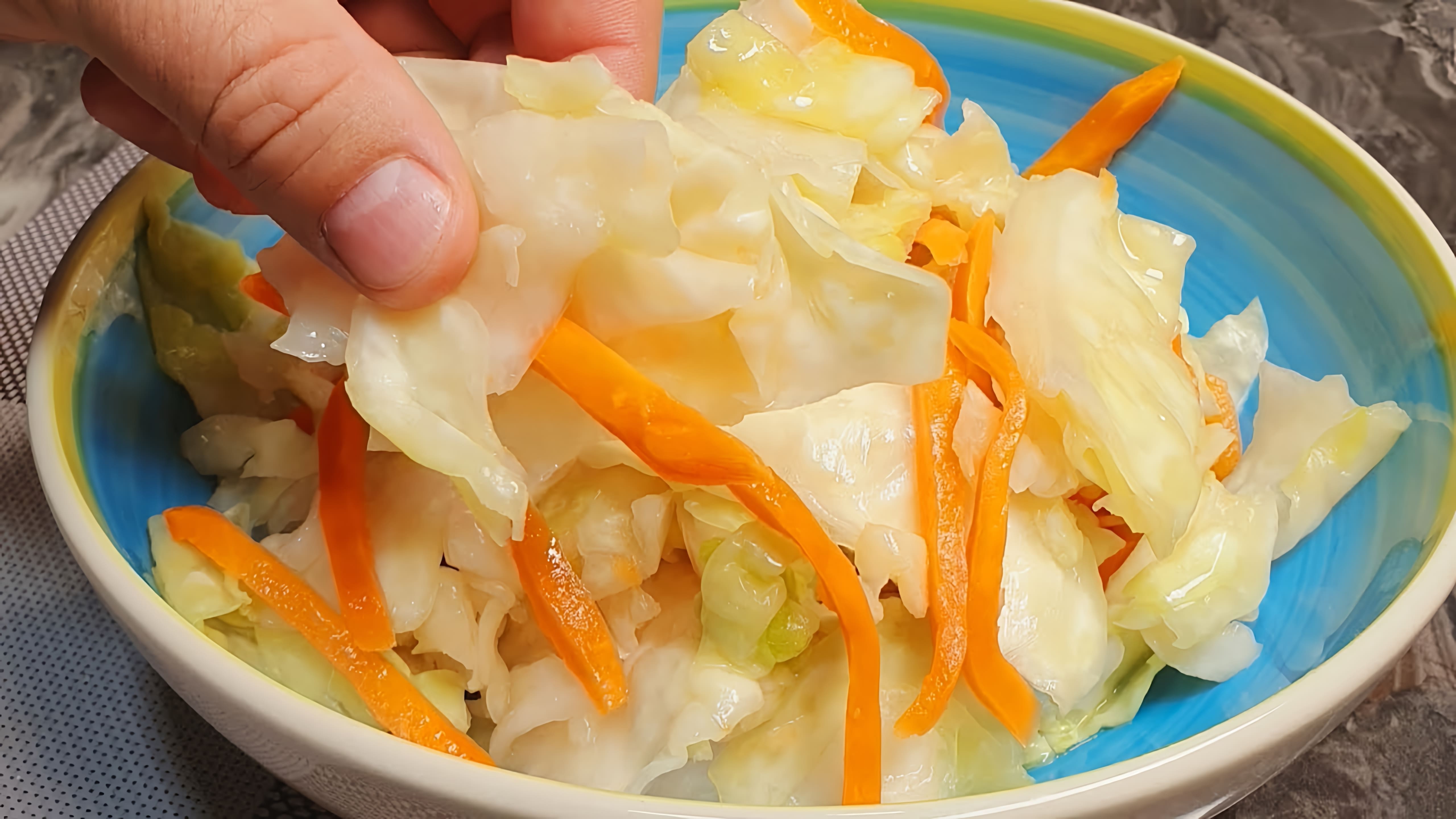 В этом видео бабушка делится своим рецептом приготовления капусты на зиму