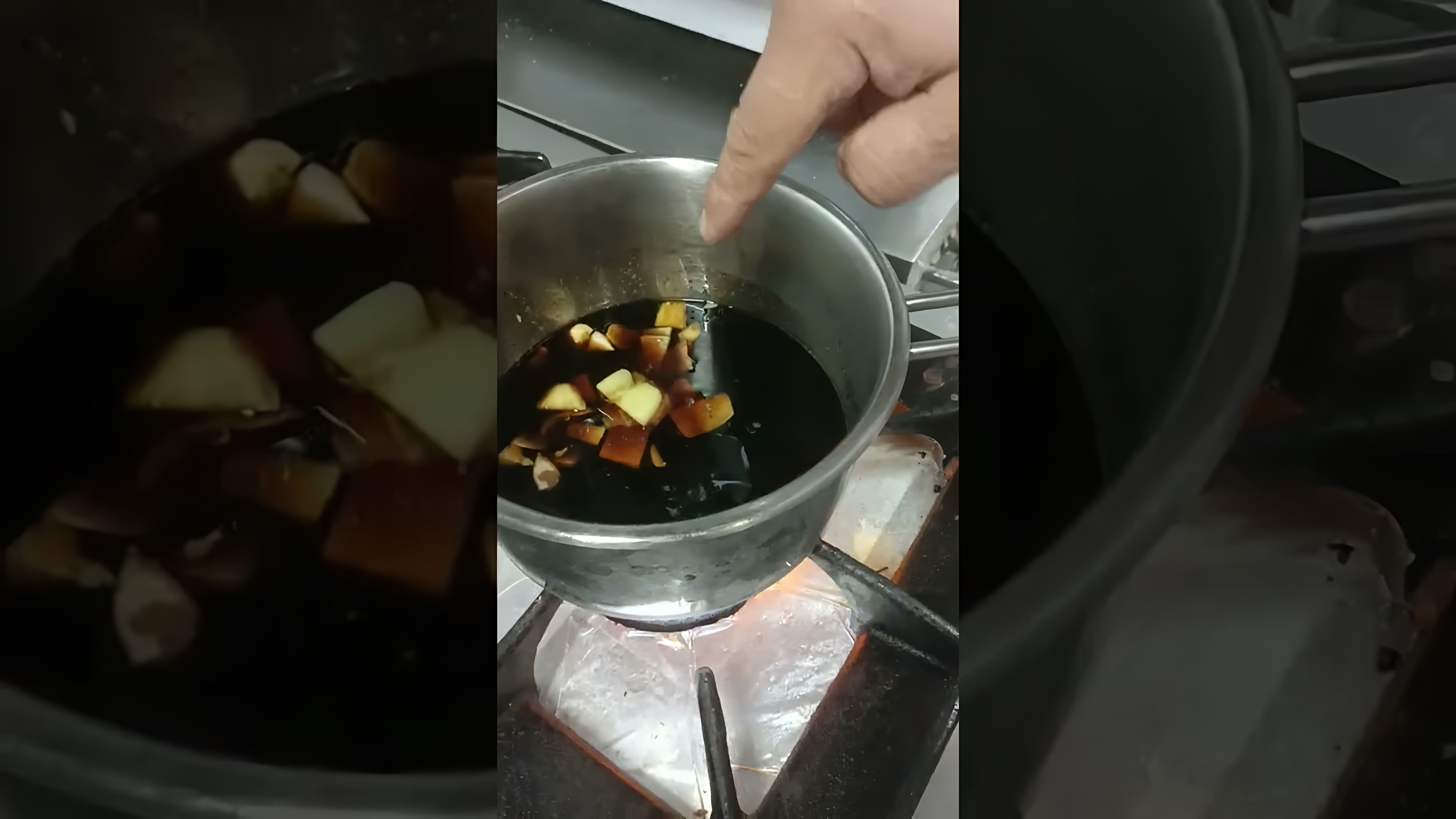 В этом видео мы видим, как готовится соус терияки