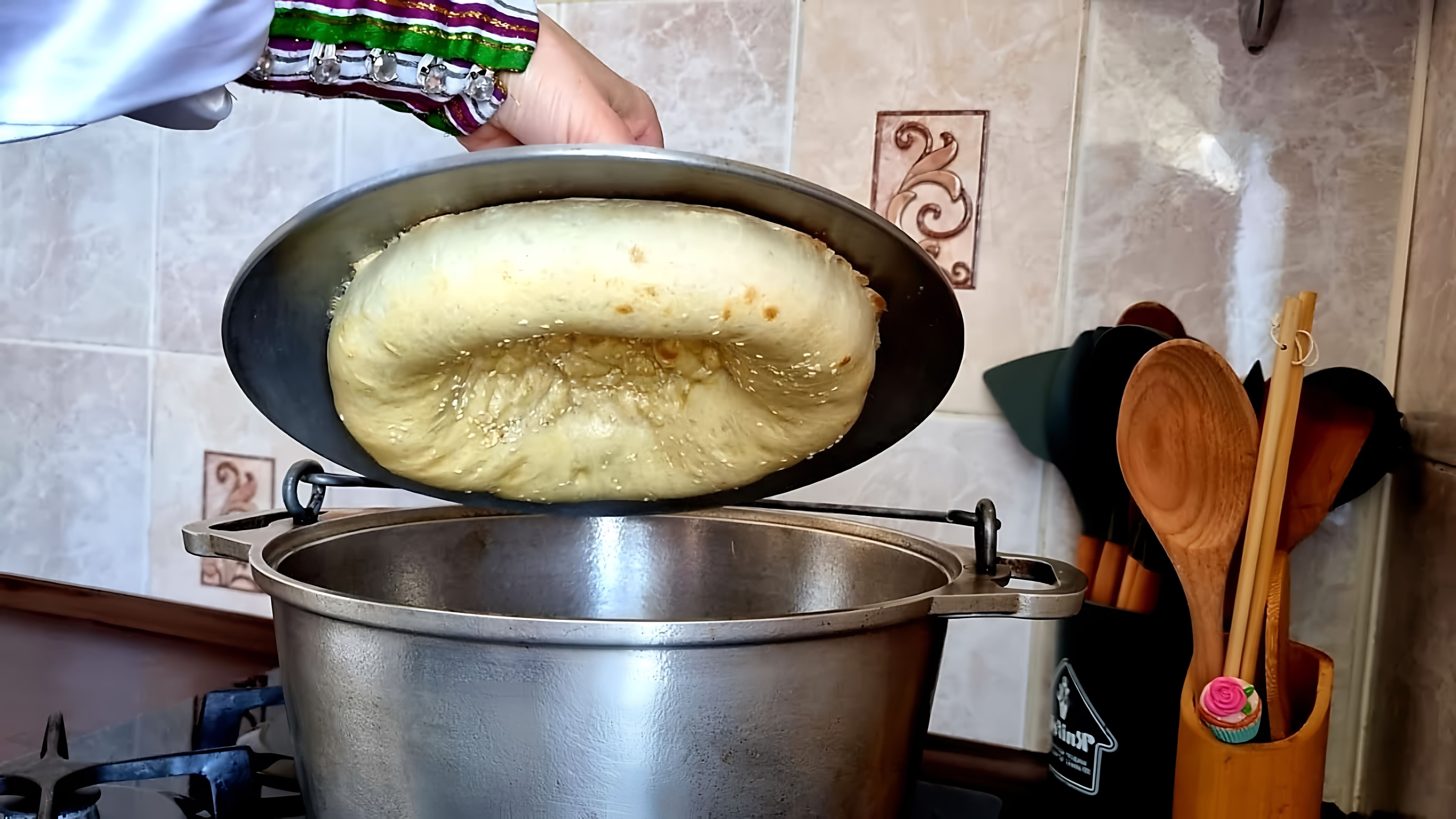 "Больше не покупаю хлеб! Узбекские лепешки как из тандыра!" - это видео-ролик, который рассказывает о том, как приготовить вкусные и ароматные узбекские лепешки, которые по вкусу напоминают хлеб из тандыра