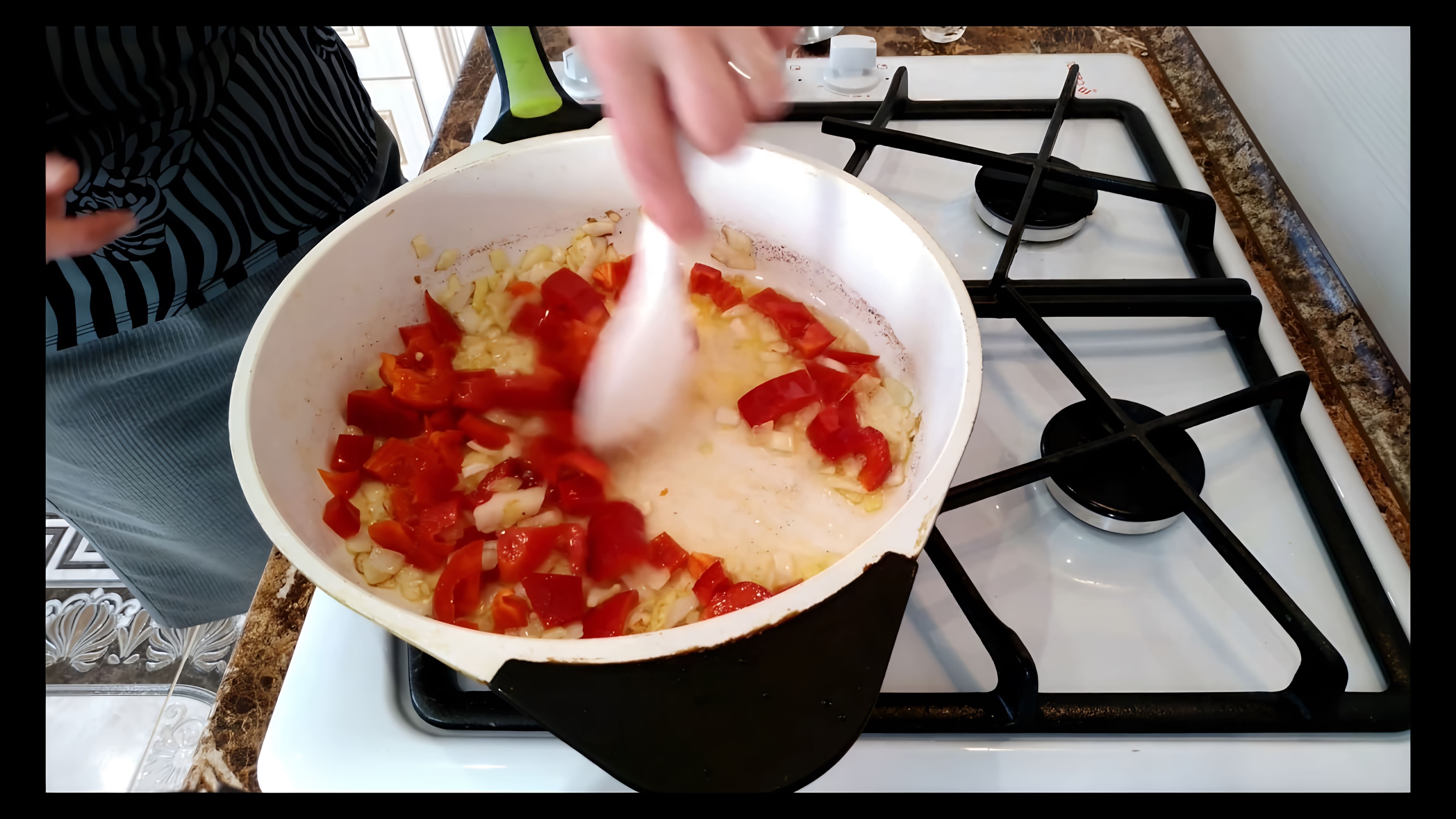 В этом видео-ролике вы увидите, как приготовить нежнейшую куриную грудку с болгарским перцем