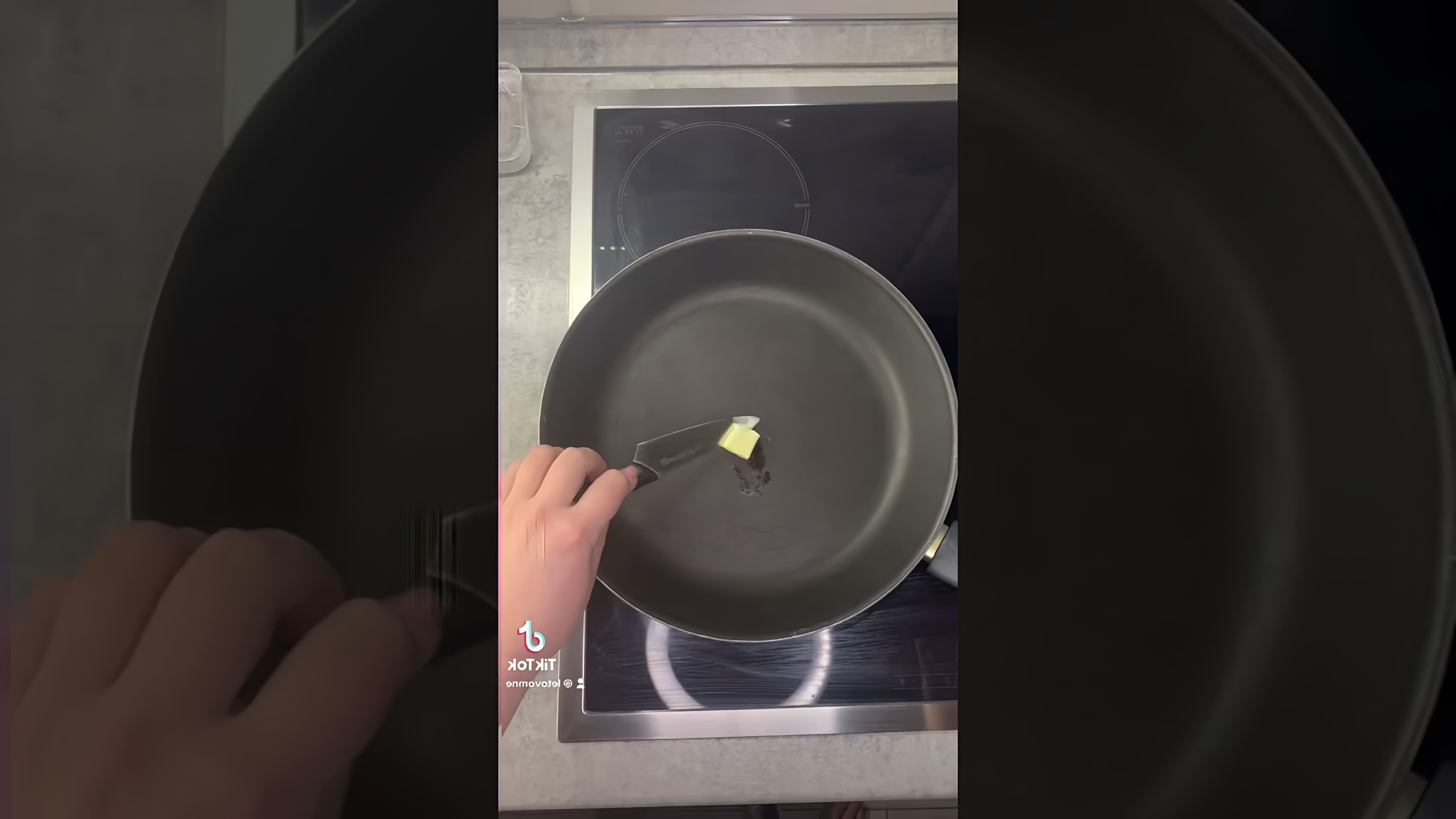 "Рецепт завтрака: Омлет с сыром и помидорами" - это видео-ролик, который показывает, как приготовить вкусный и питательный завтрак