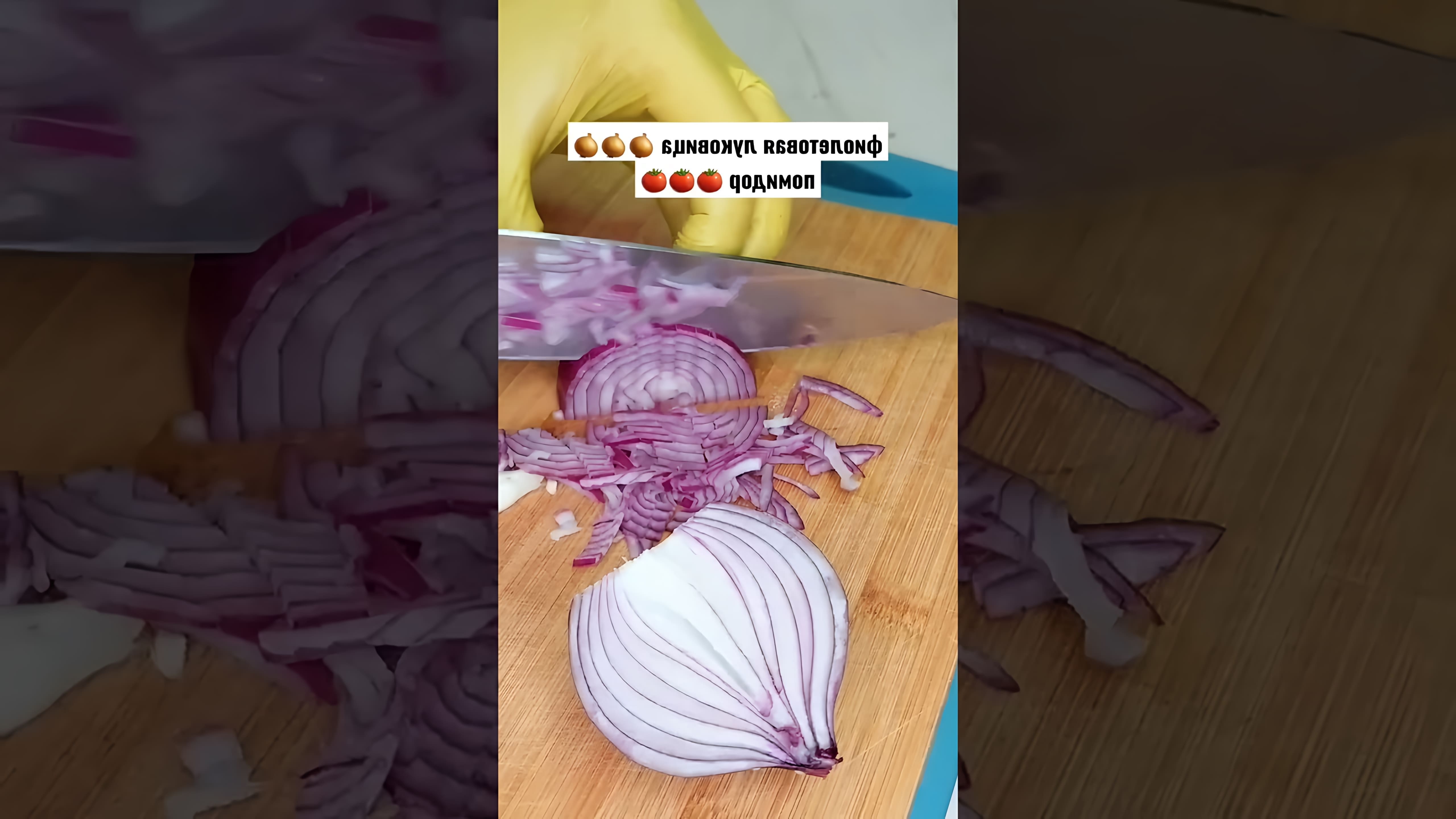 В этом видео-ролике вы увидите, как приготовить свиную грудинку с соусом из авокадо гуакамоле