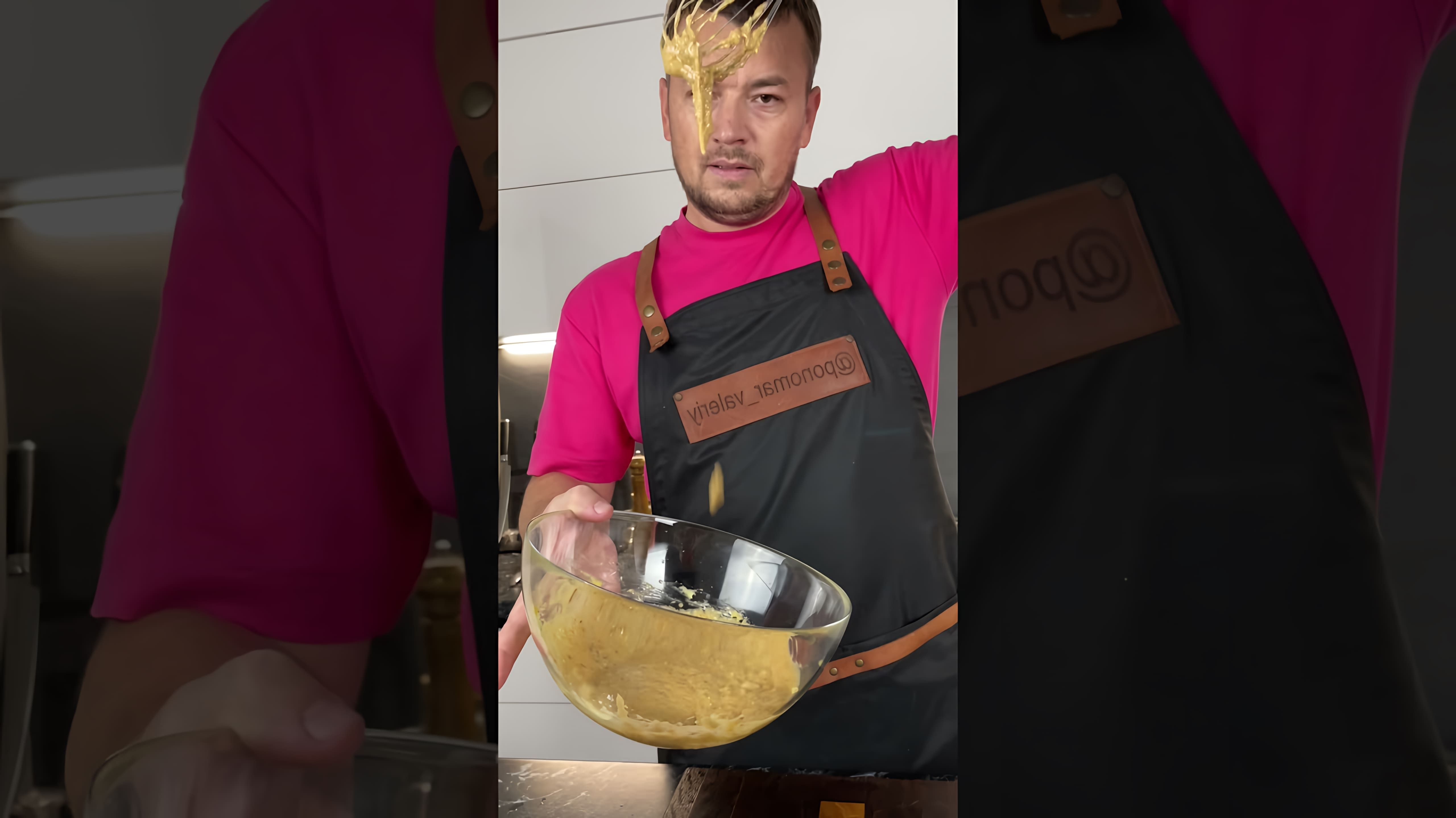 В этом видео демонстрируется рецепт идеального соуса для Цезаря с курицей