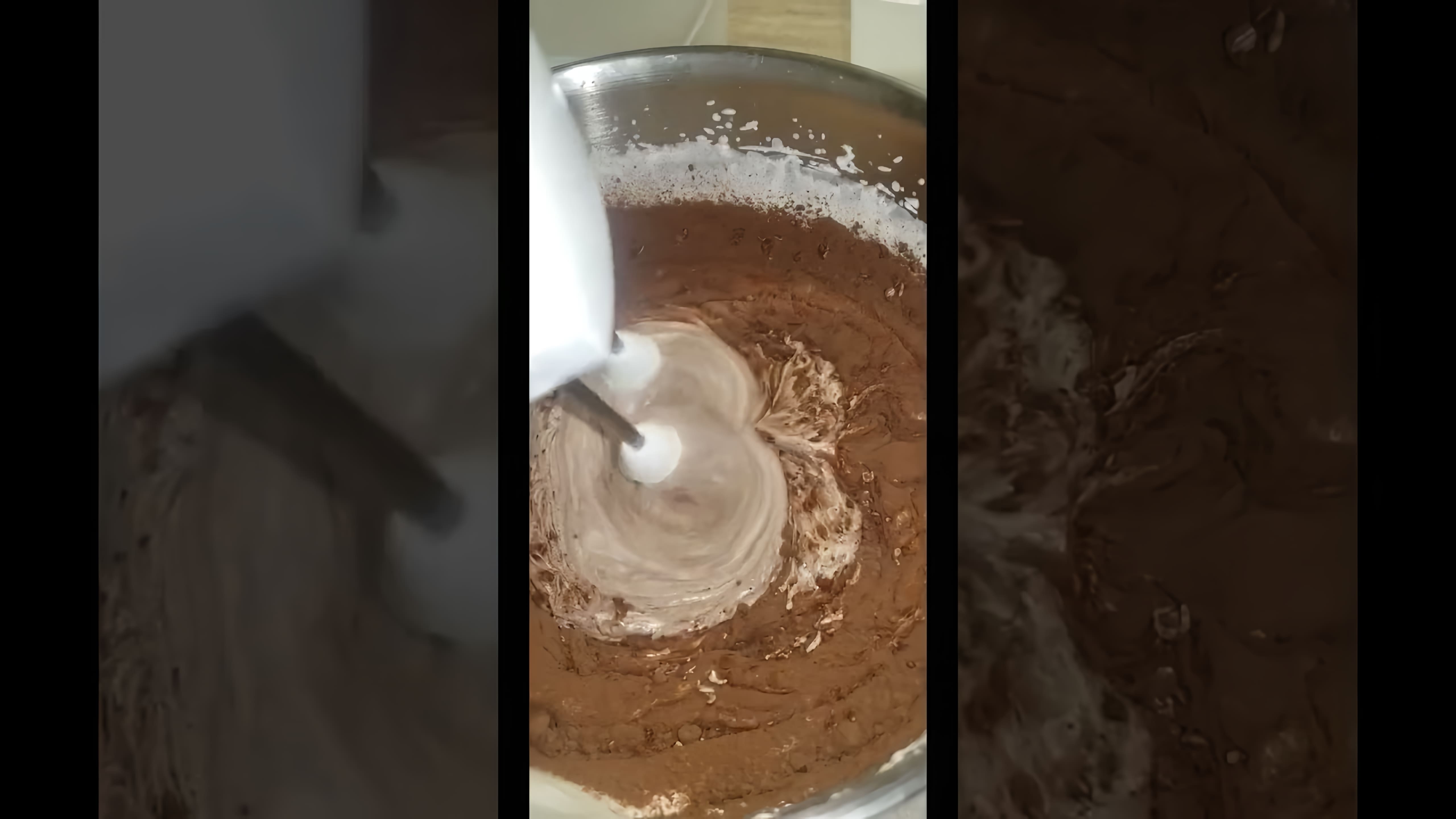 В этом видео демонстрируется рецепт приготовления сливочного мороженого