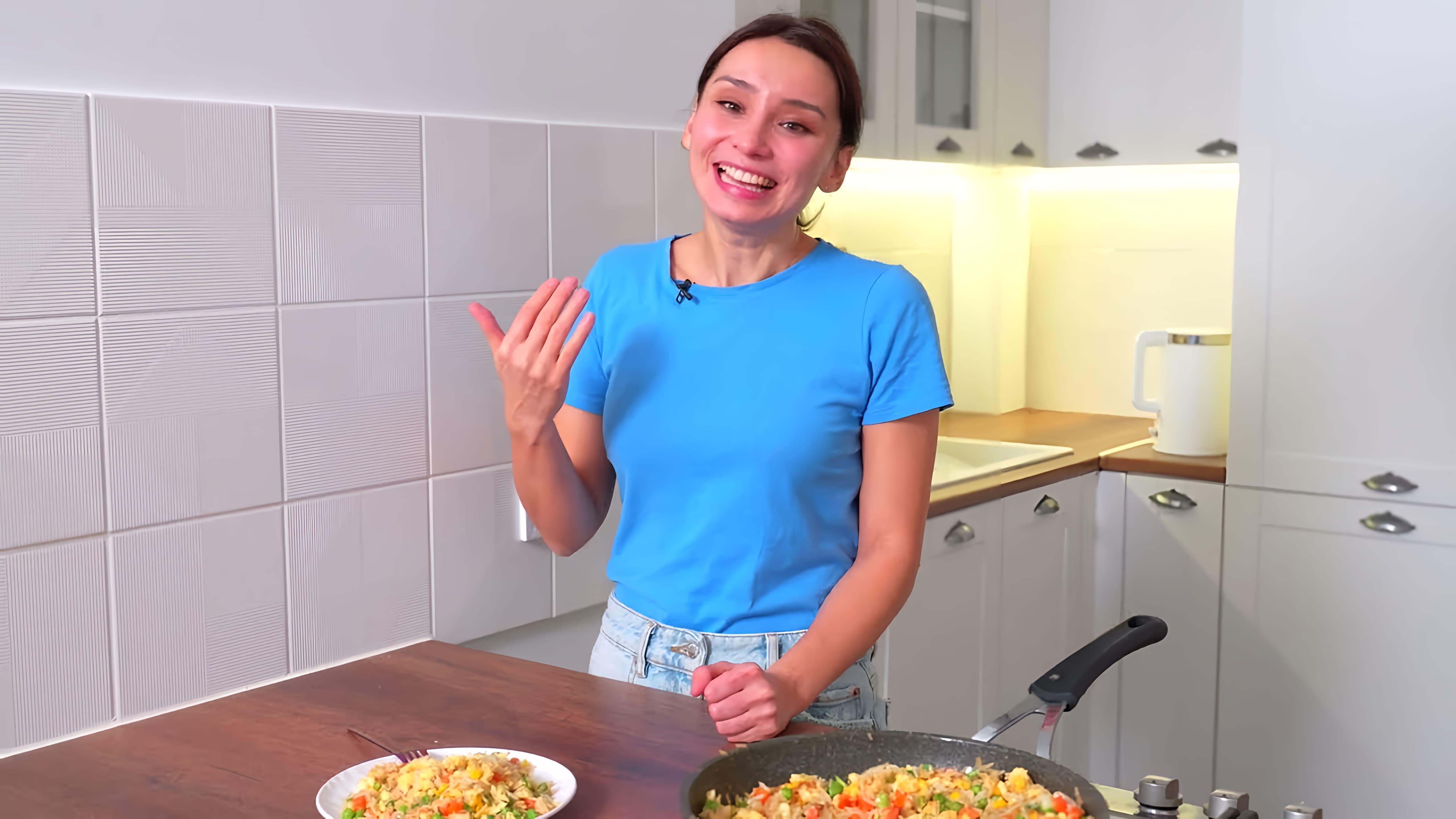 Видео как приготовить китайский жареный рис с овощами и яйцом