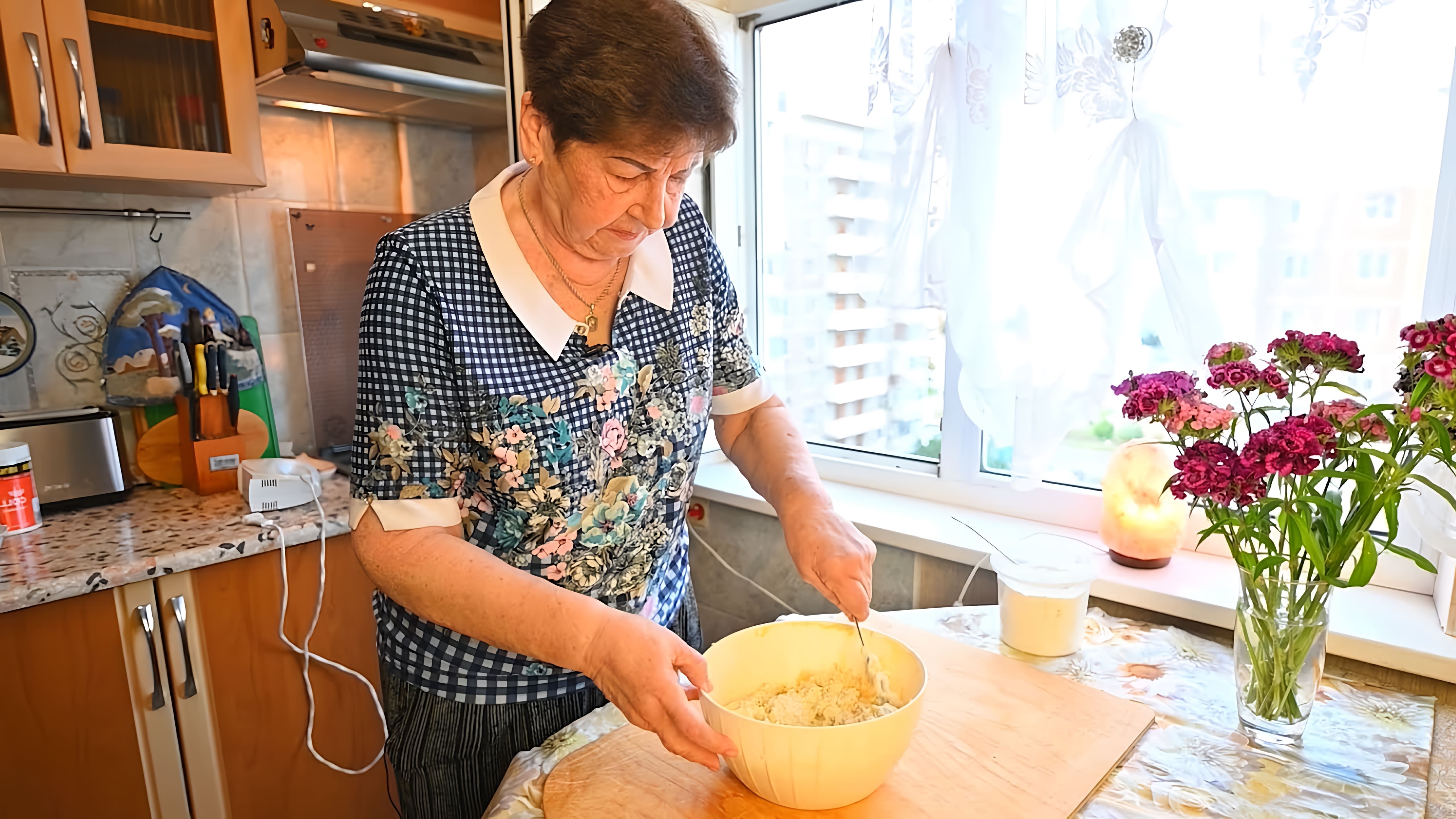 В этом видео демонстрируется рецепт приготовления печенья "Поцелуйчики"