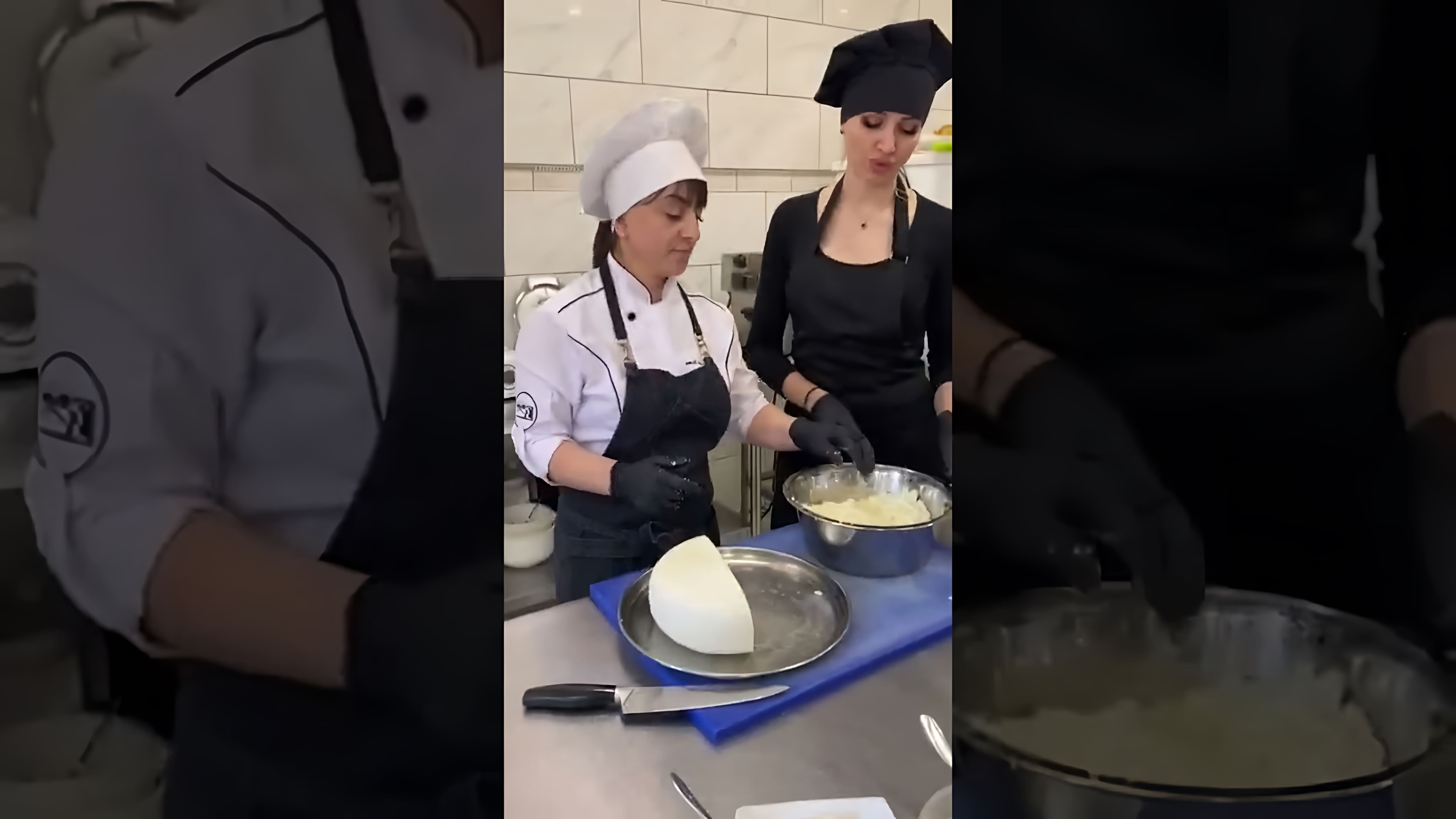 В этом видео демонстрируется процесс приготовления осетинского национального блюда "Дзыкка"