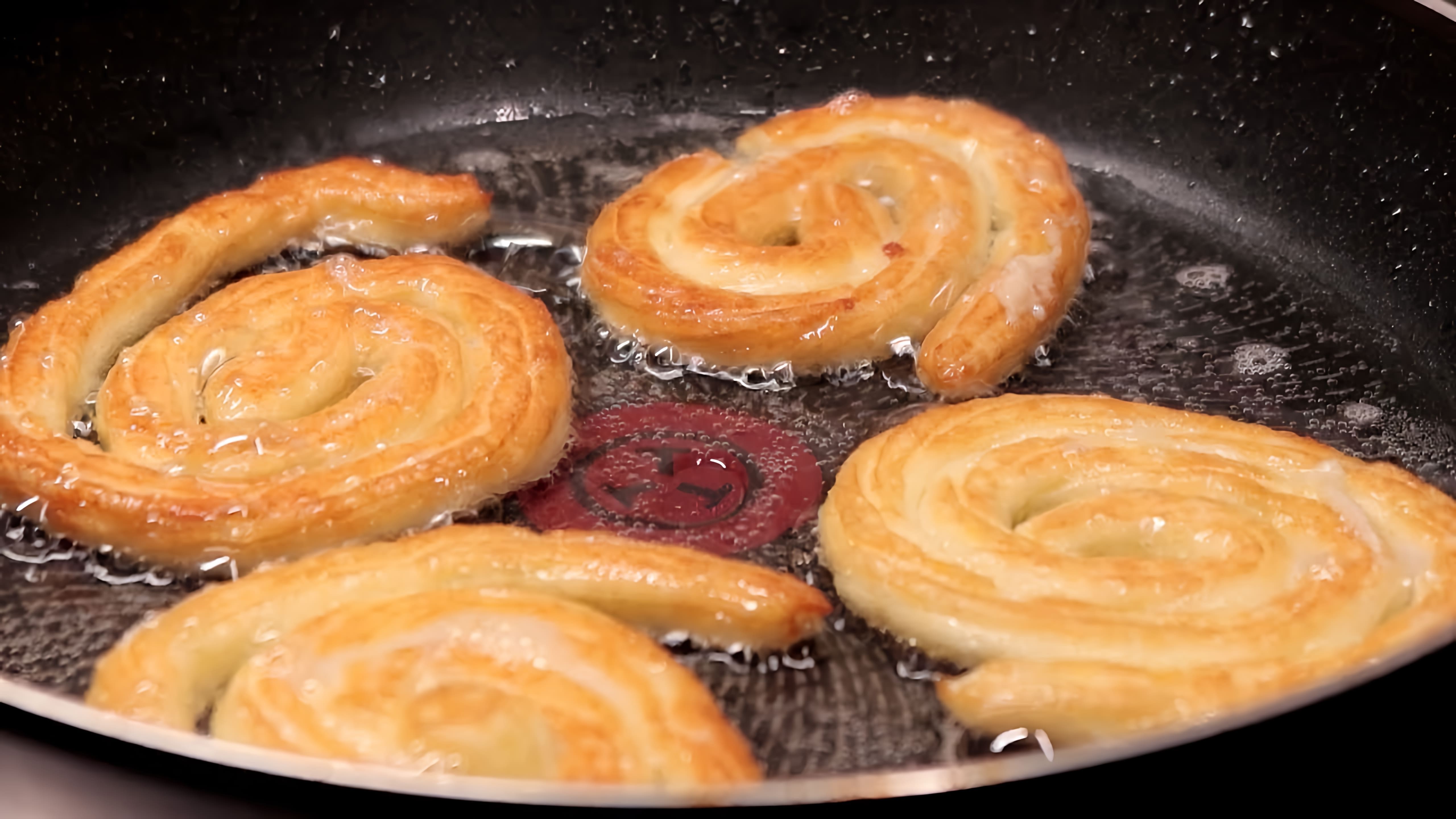 В этом видео-ролике вы увидите, как приготовить хрустящие картофельные спиральки во фритюре