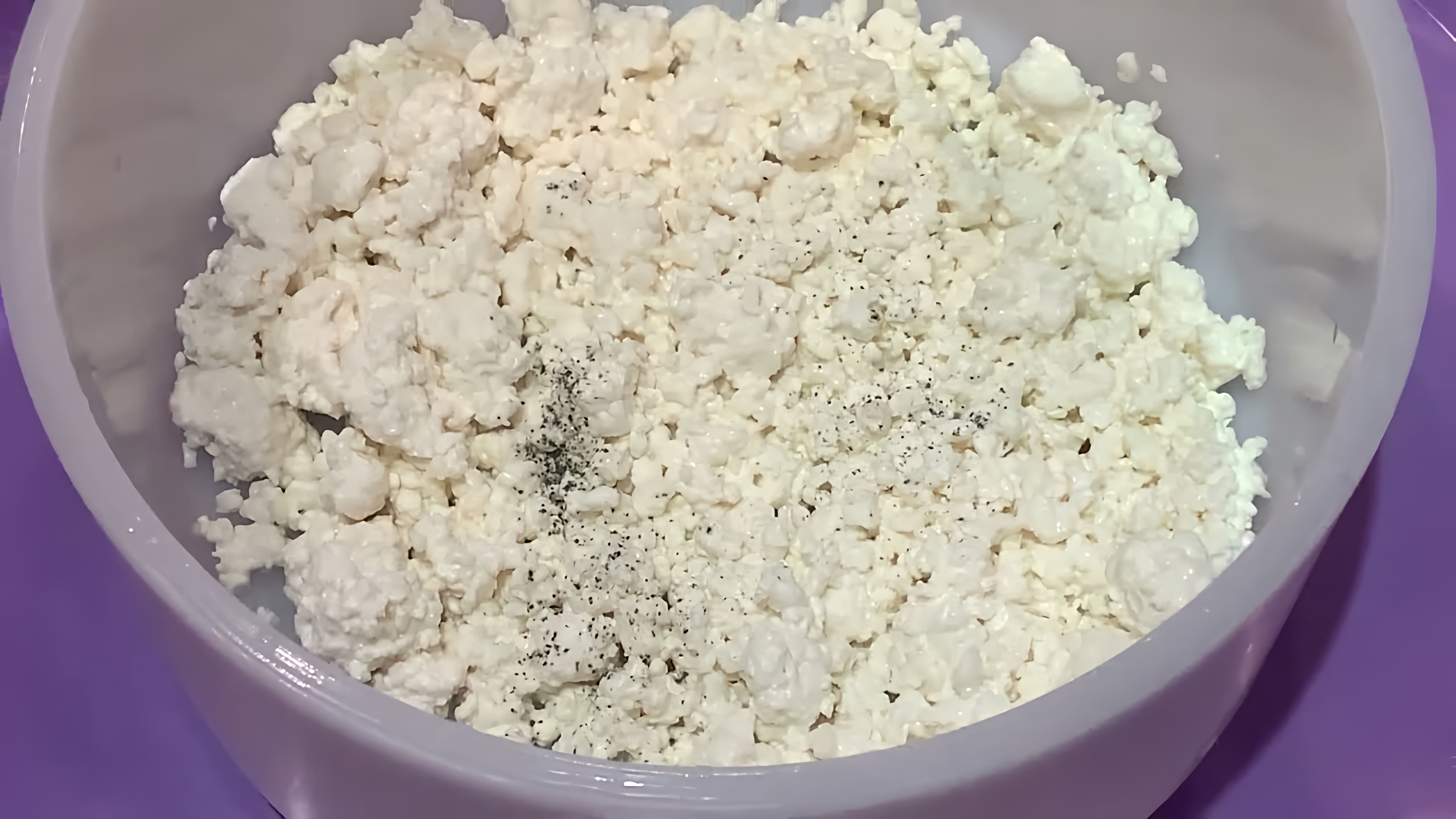 В этом видео демонстрируется процесс приготовления сыра с голубой плесенью по рецепту французских коллег