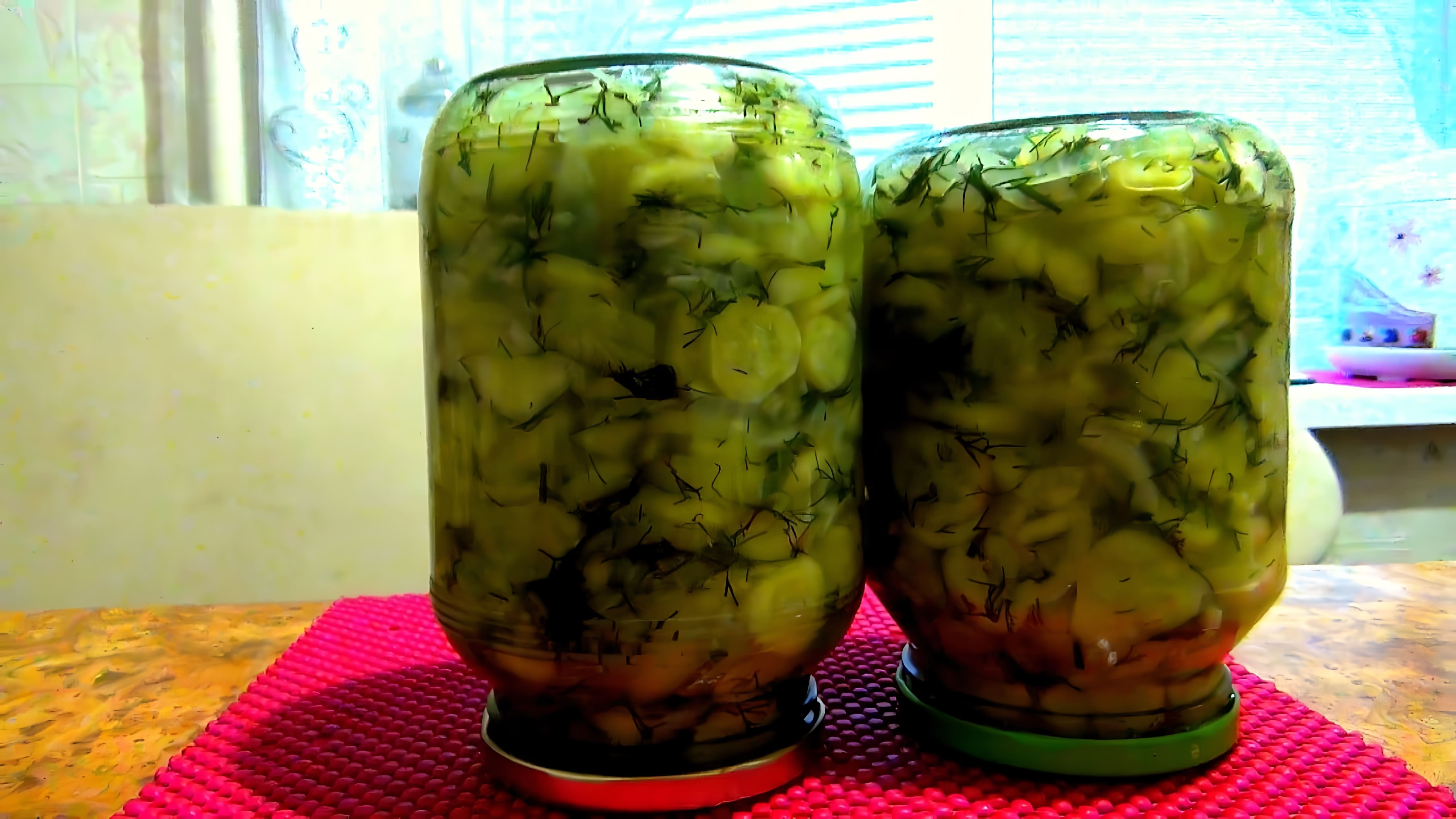 Салат из огурцов с луком - это вкусное и полезное блюдо, которое можно приготовить на зиму