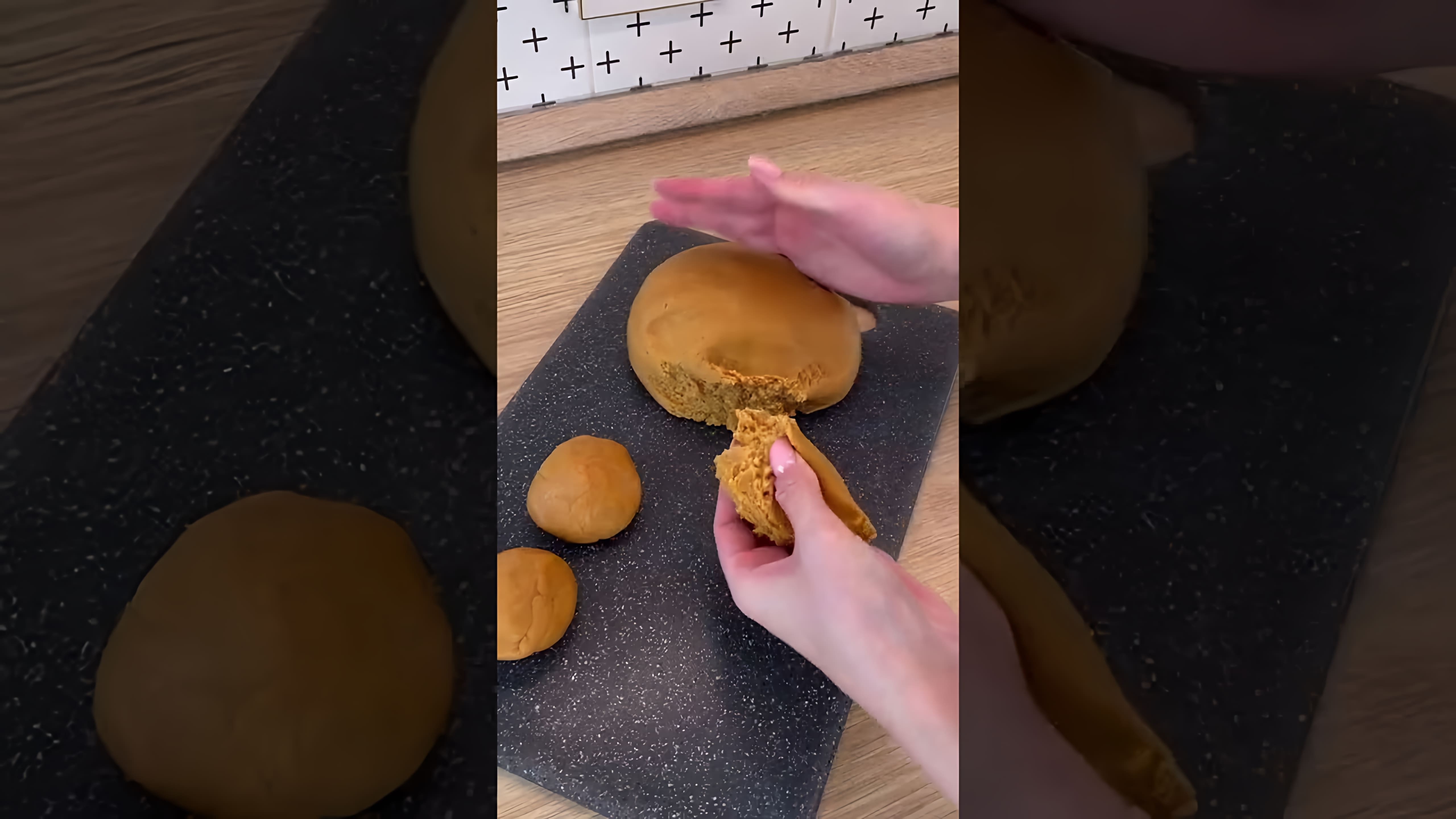 В этом видео показан рецепт приготовления торта "Медовик"