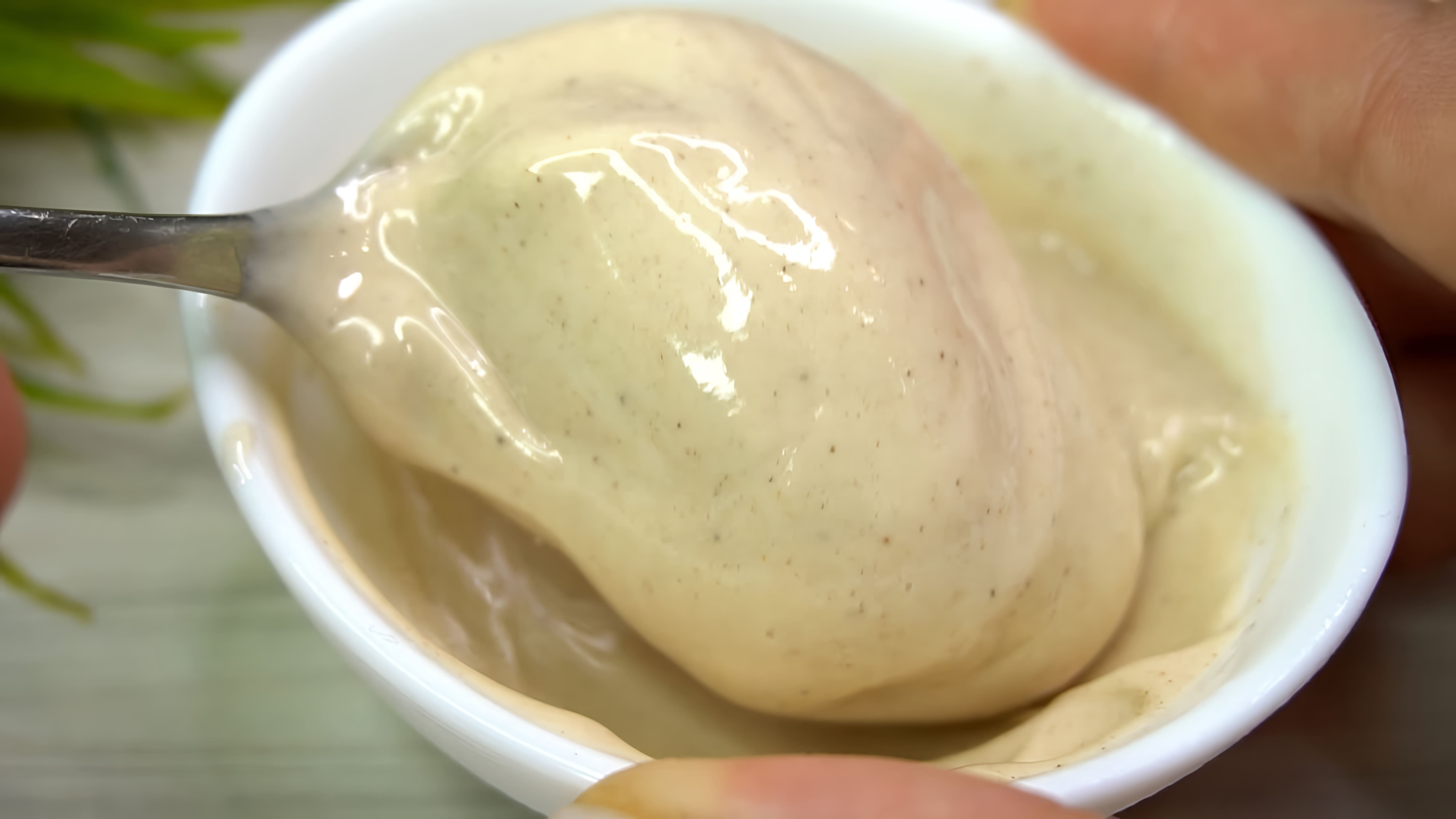 В этом видео демонстрируется рецепт приготовления знаменитого крем-меда