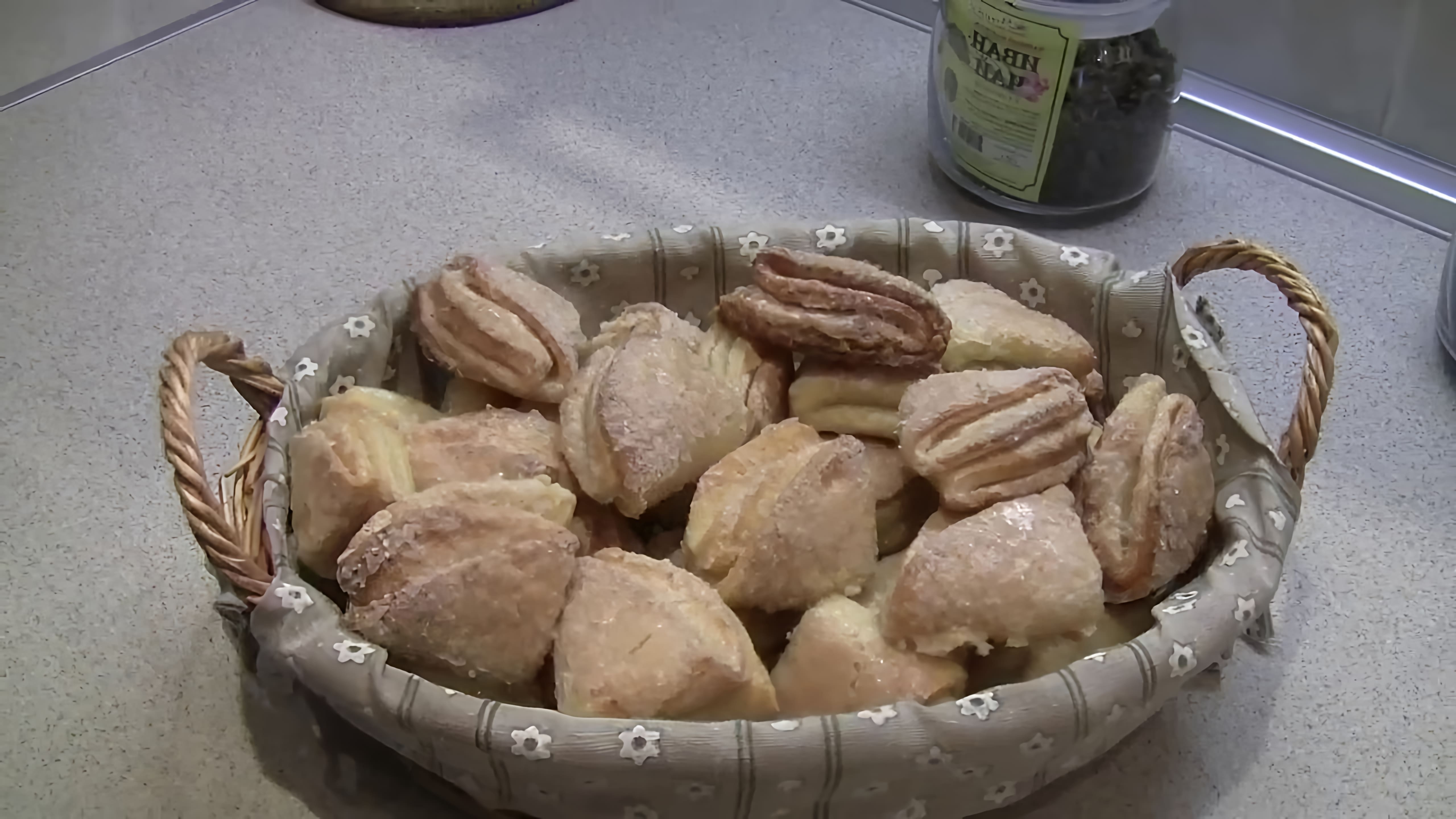 В этом видео показано, как приготовить вкусное и быстрое печенье "ракушки"