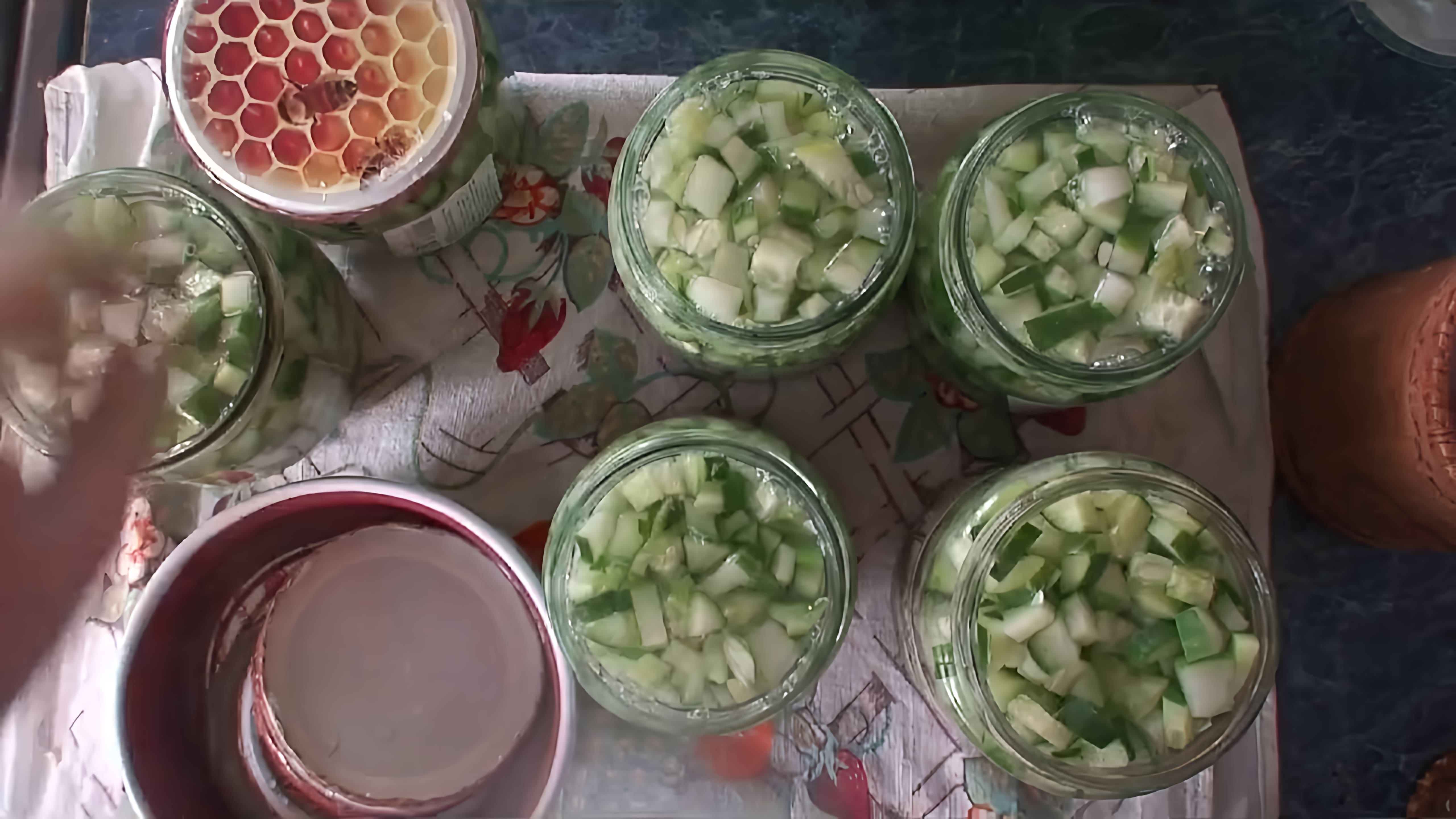 В этом видео демонстрируется рецепт заготовки огурцов для винегрета и солянки на зиму