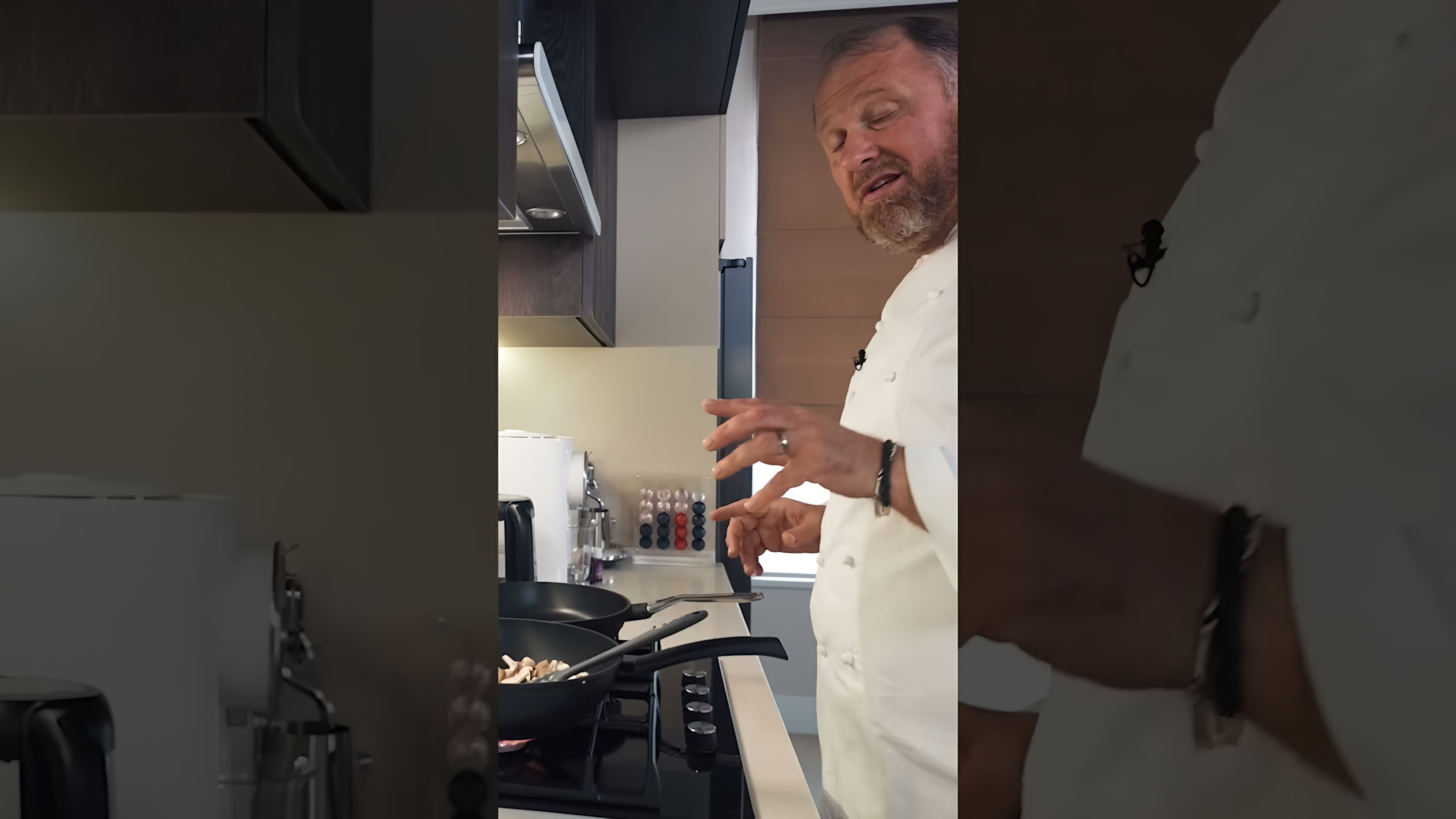В этом видео-ролике шеф-повар делится своим опытом и знаниями о том, когда лучше солить грибы при приготовлении грибного супа