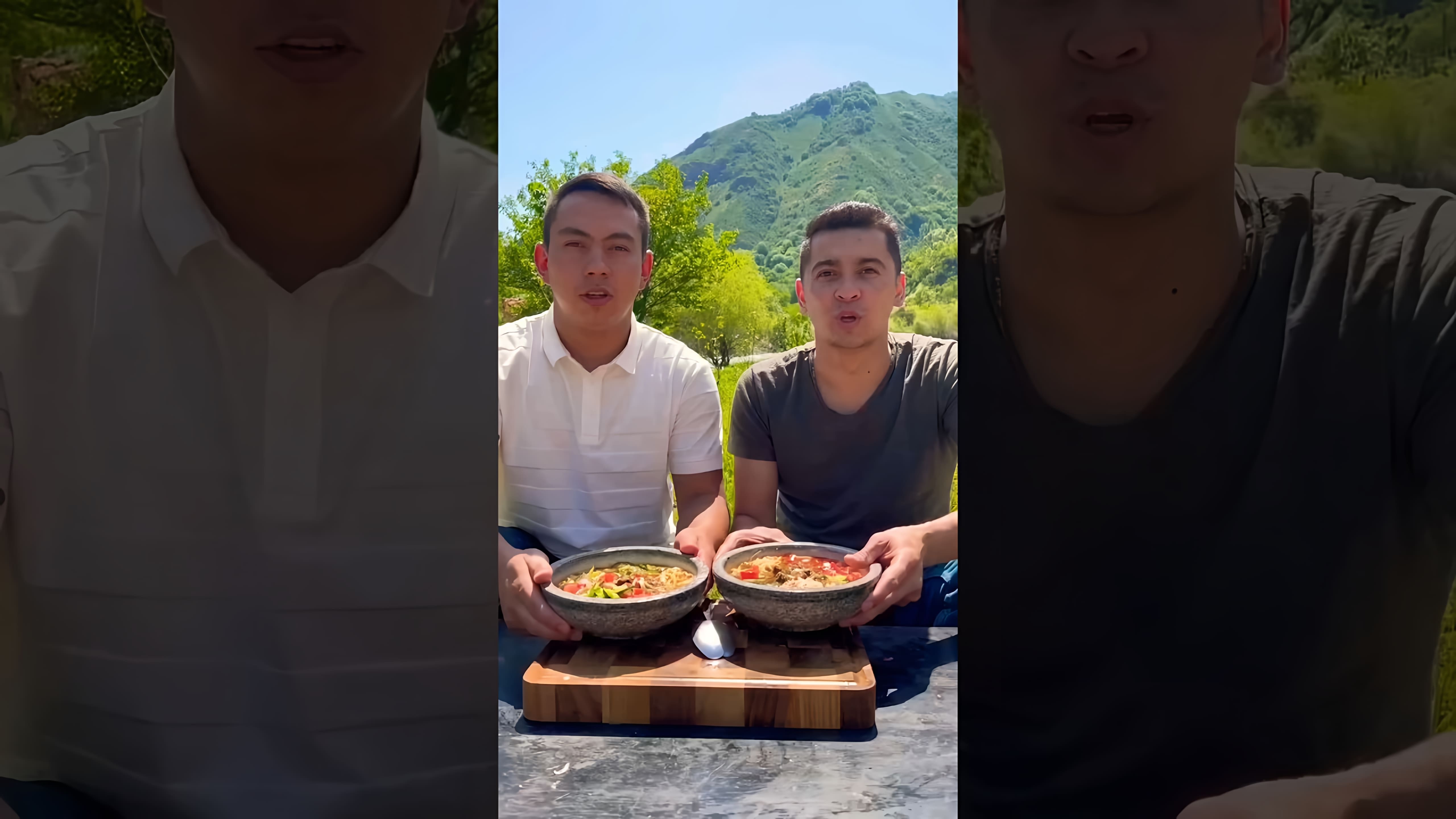 В этом видео-ролике вы увидите, как приготовить вкусный и ароматный суп кукси по корейски