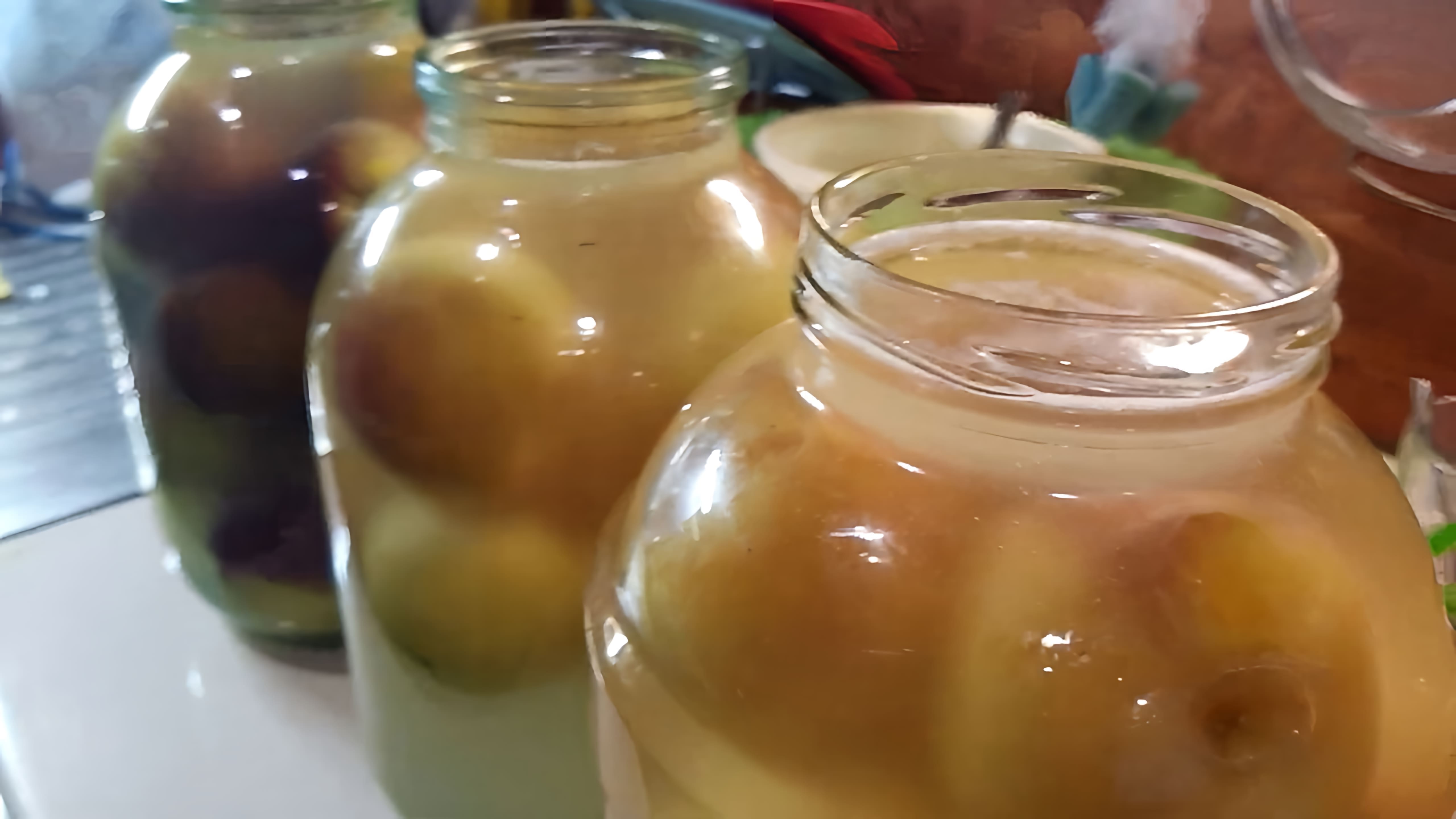 В данном видео демонстрируется простой рецепт приготовления моченых яблок