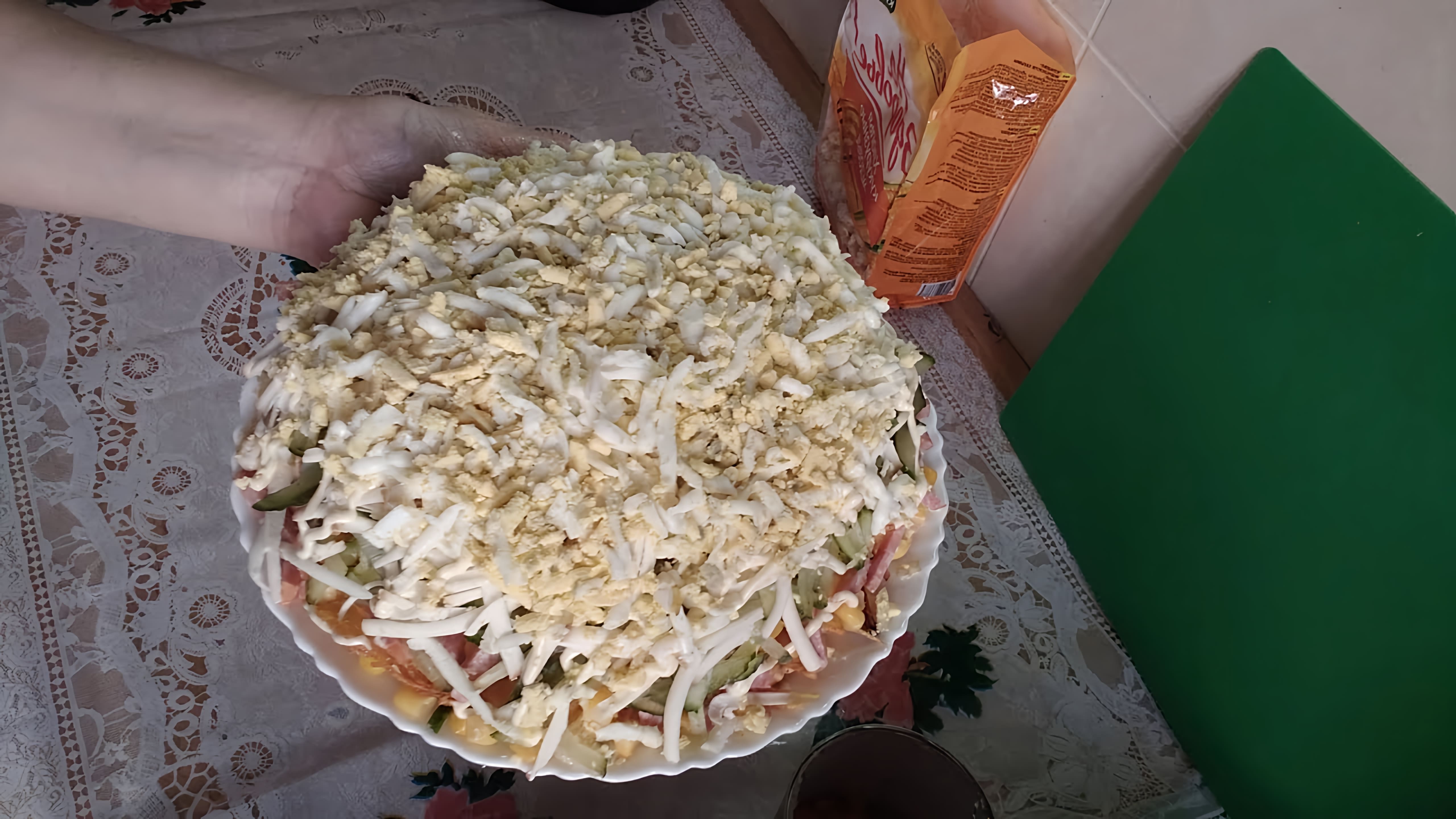 В этом видео Оксана готовит салат с кукурузными хлопьями