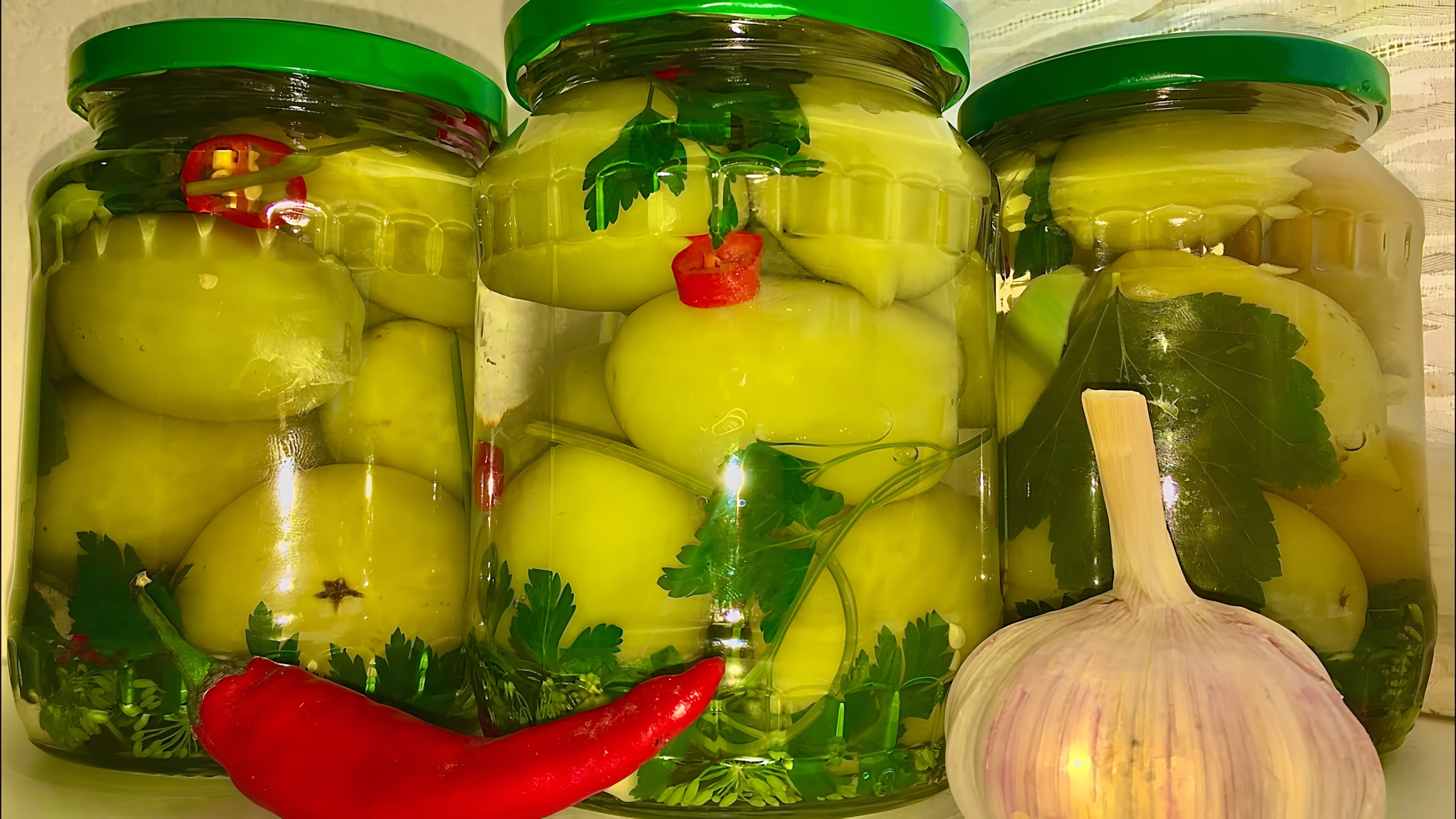 "Обалденные зеленые помидоры на зиму: рецепт улетных помидоров" - так можно назвать видео-ролик, в котором рассказывается о том, как приготовить обалденные зеленые помидоры на зиму