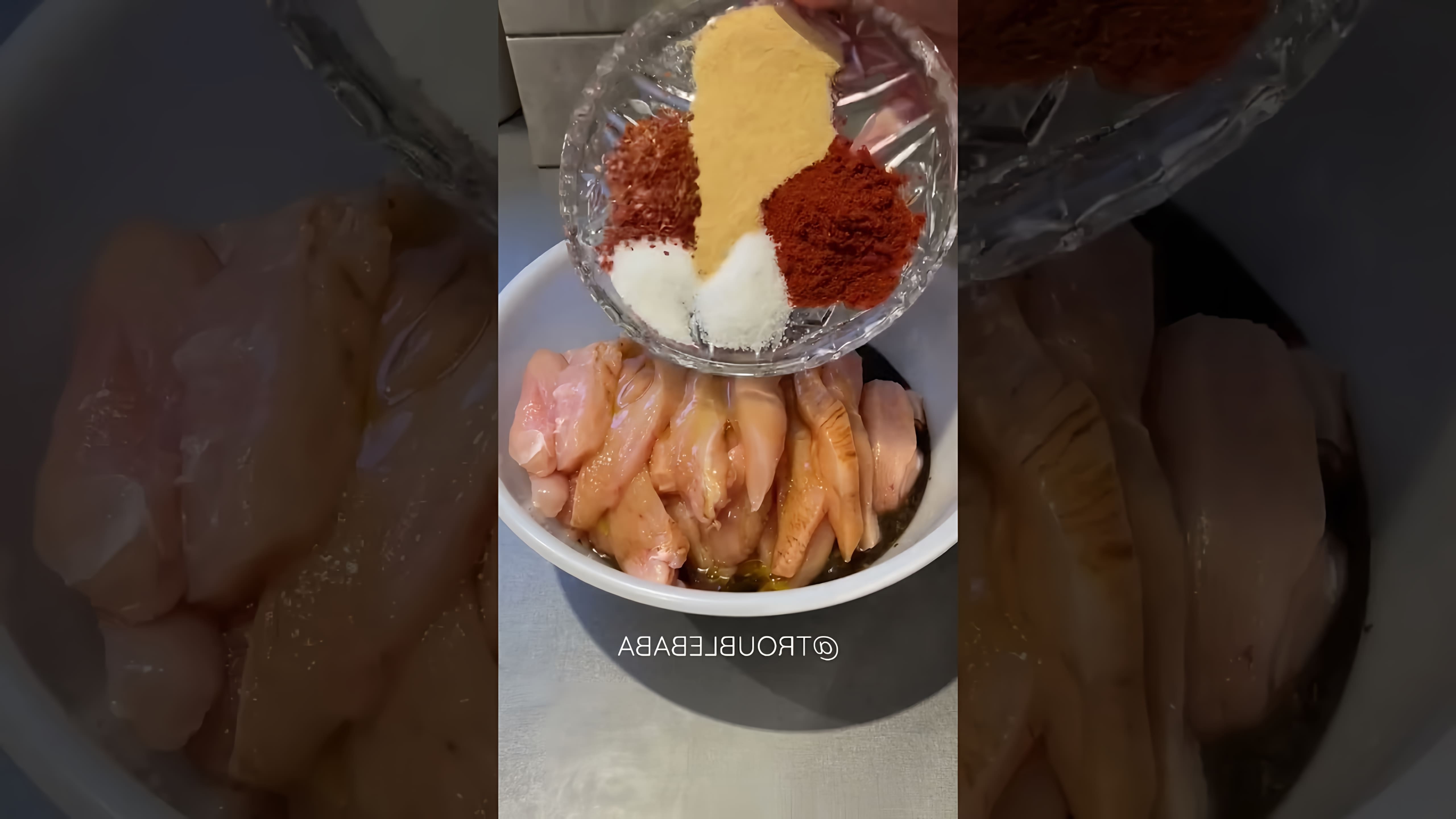 В этом видео демонстрируется рецепт приготовления домашних куриных джерки