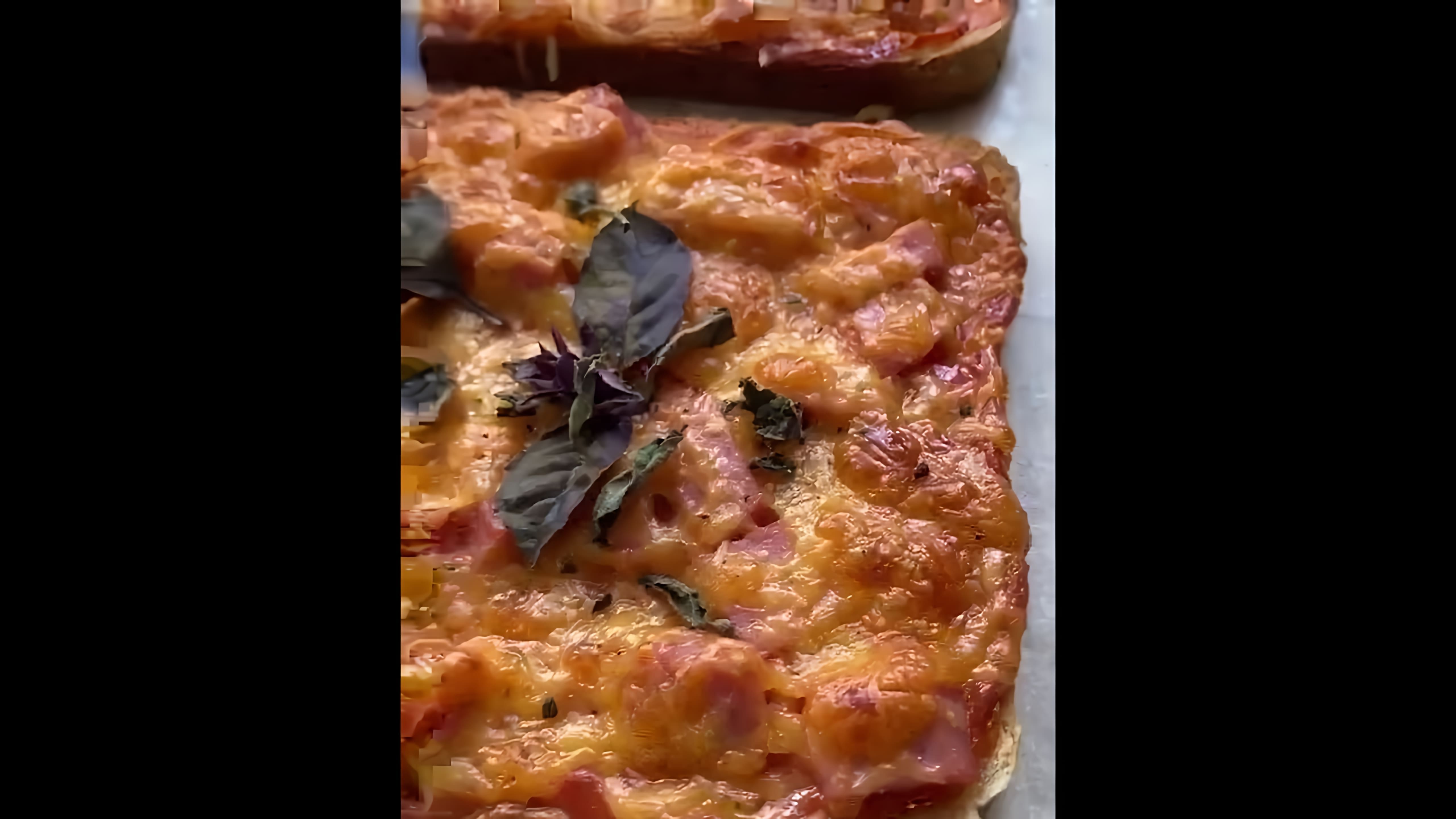 В этом видео-ролике вы увидите, как приготовить простую мини-пиццу на хлебе