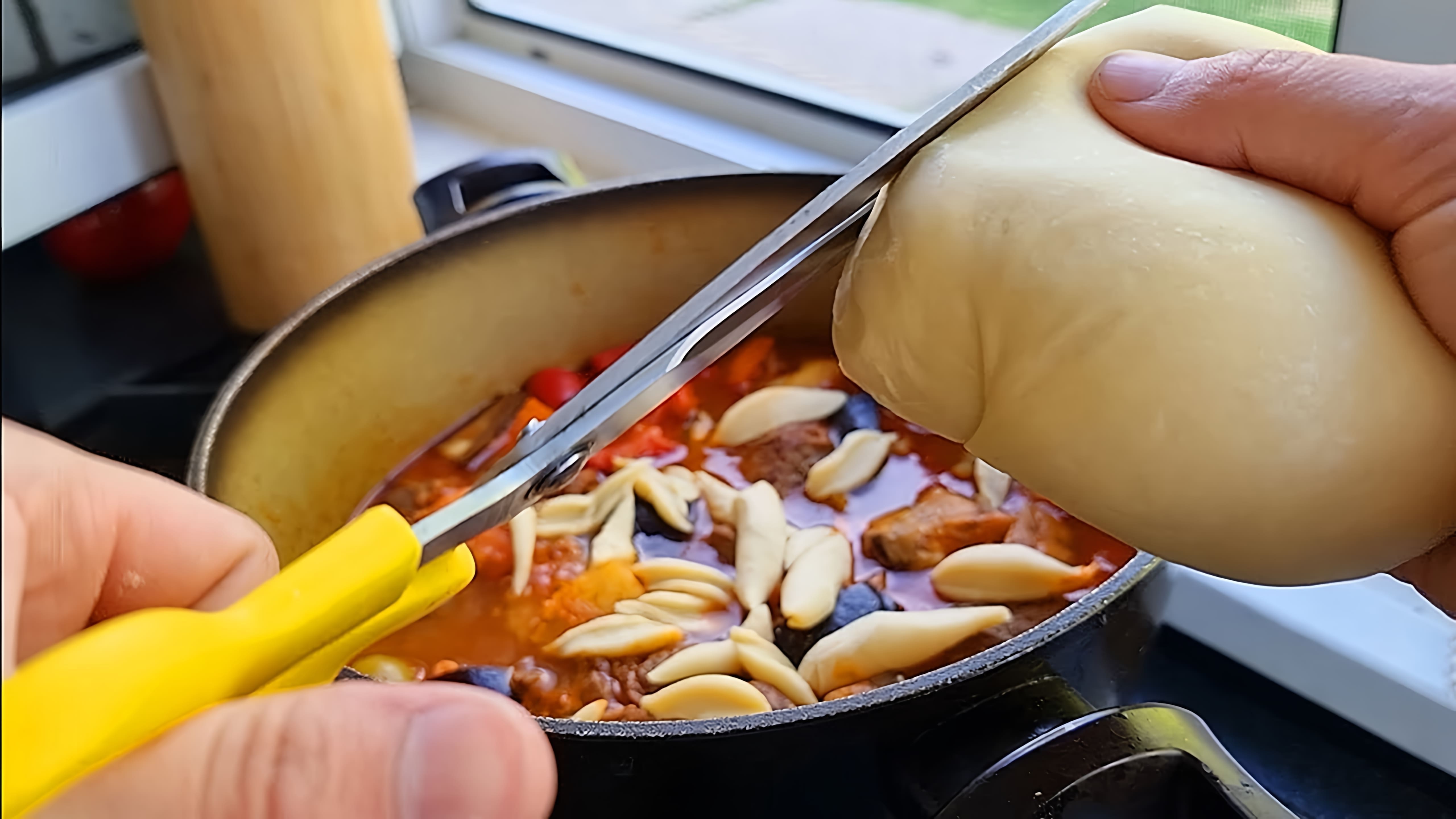 В этом видео-ролике вы увидите, как приготовить потрясающее горячее блюдо, которое не оставит равнодушным никого