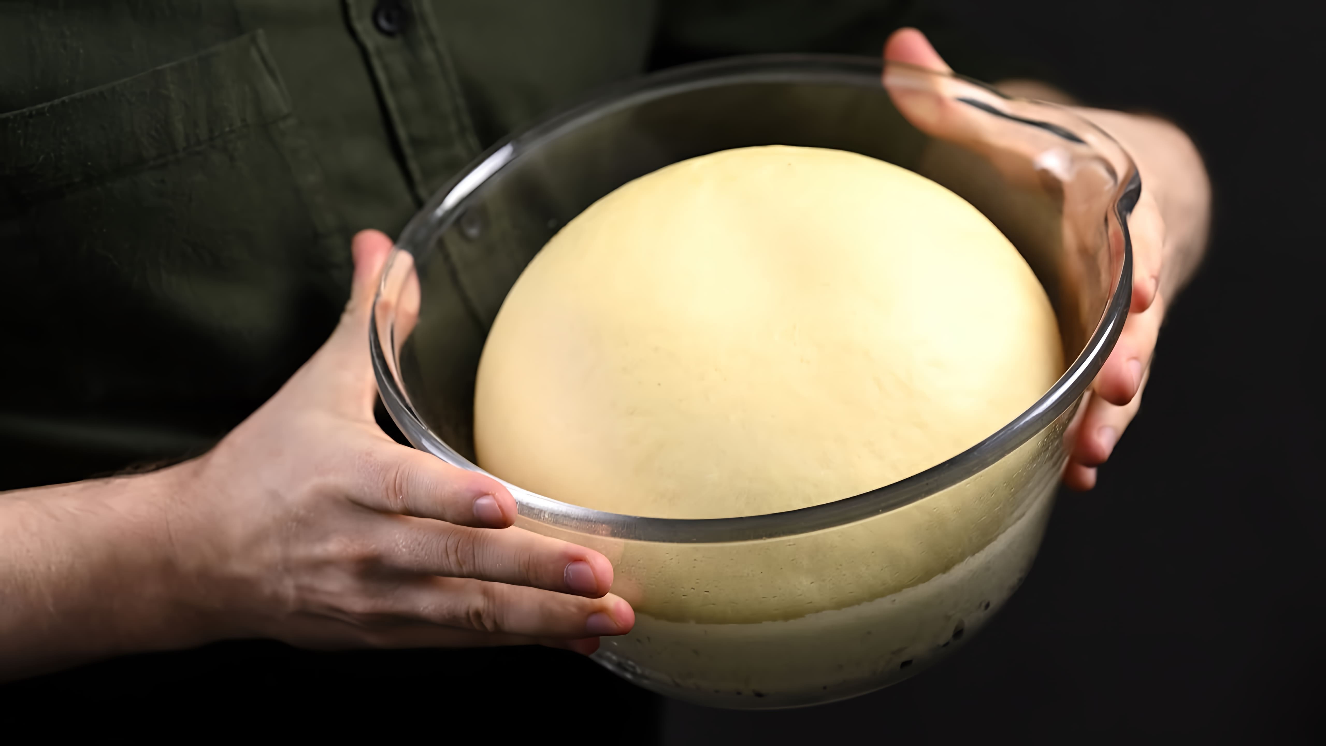 В этом видео демонстрируется рецепт идеального универсального сдобного теста для пирогов и пирожков