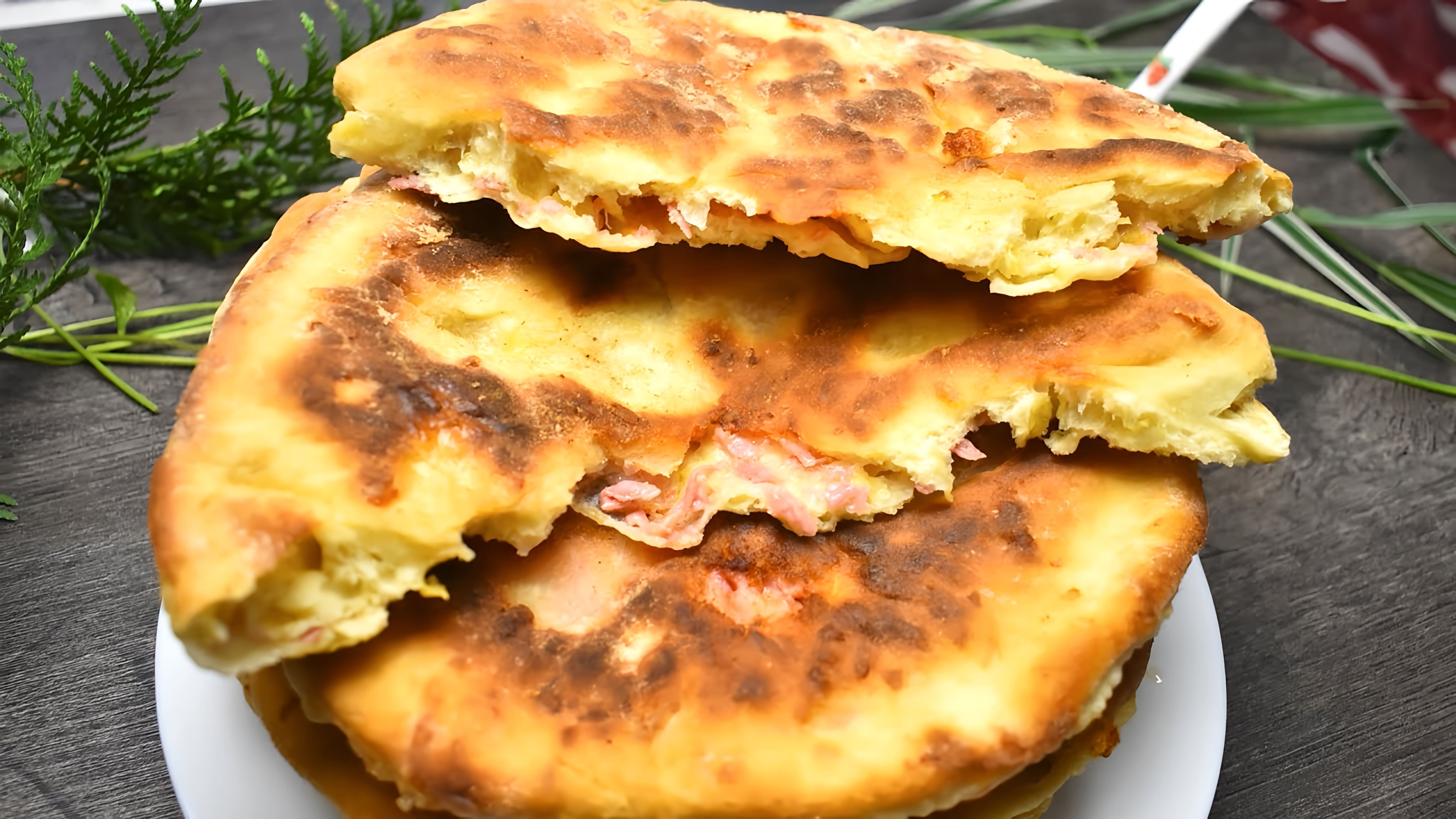 В этом видео-ролике будет показан пошаговый рецепт приготовления лепёшек с сыром и колбасой на сковороде