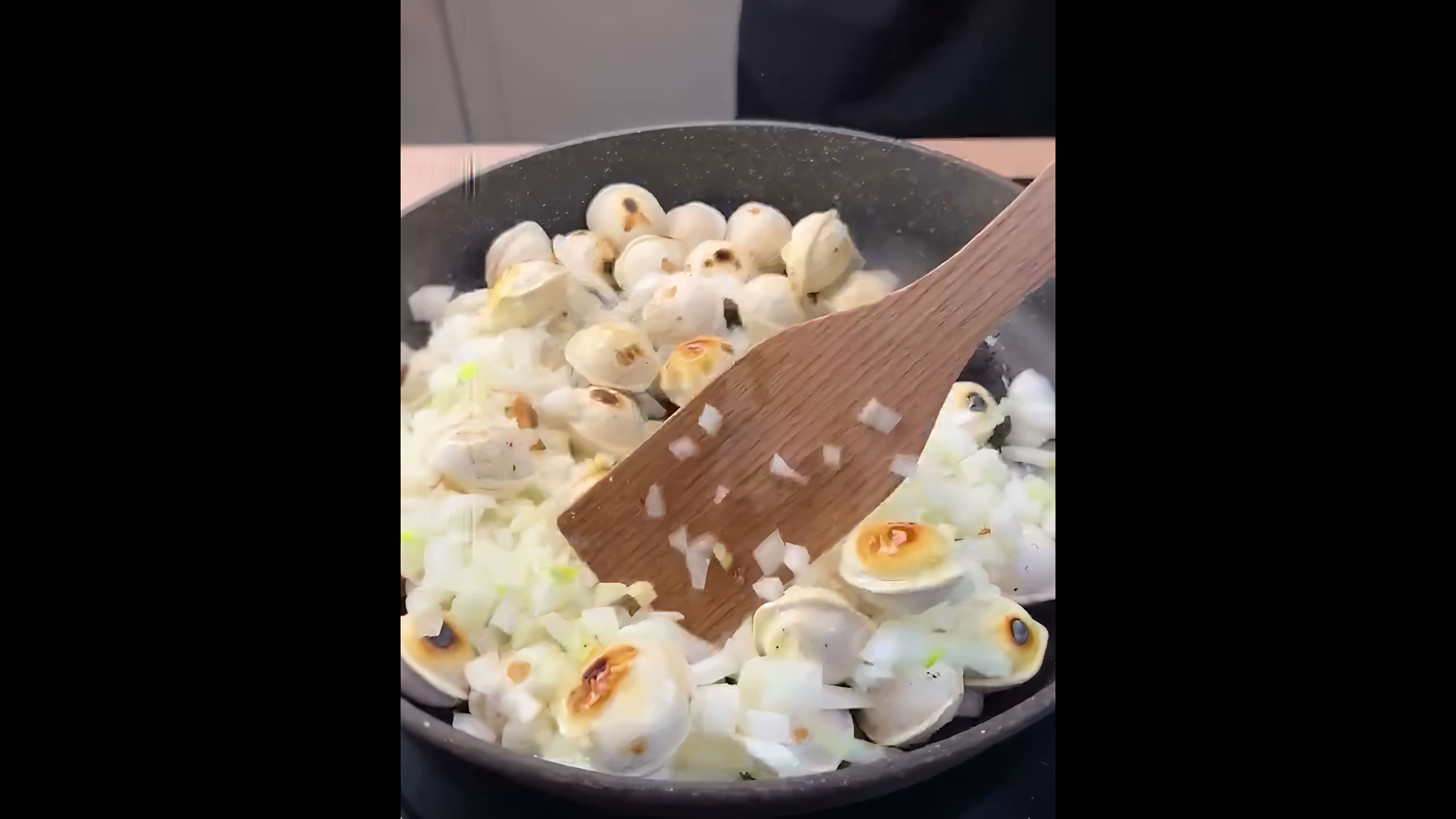 В этом видео-ролике будет рассказано о простом и вкусном способе приготовления пельменей, который был популярен среди студентов в прошлом