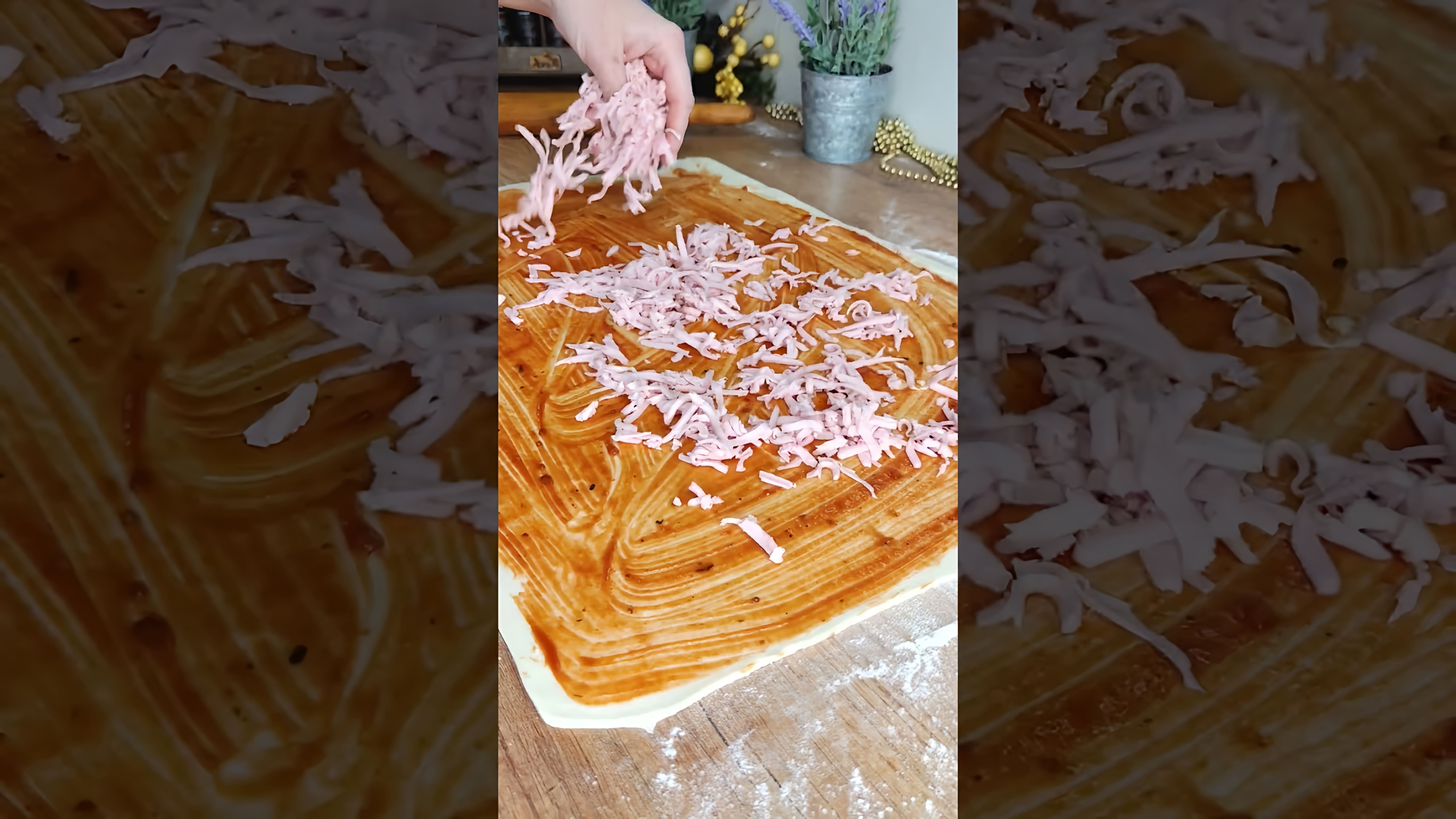 #слойки с колбасой и сыром 🧀 - это видео-ролик, который демонстрирует процесс приготовления вкусных и аппетитных слоек с колбасой и сыром