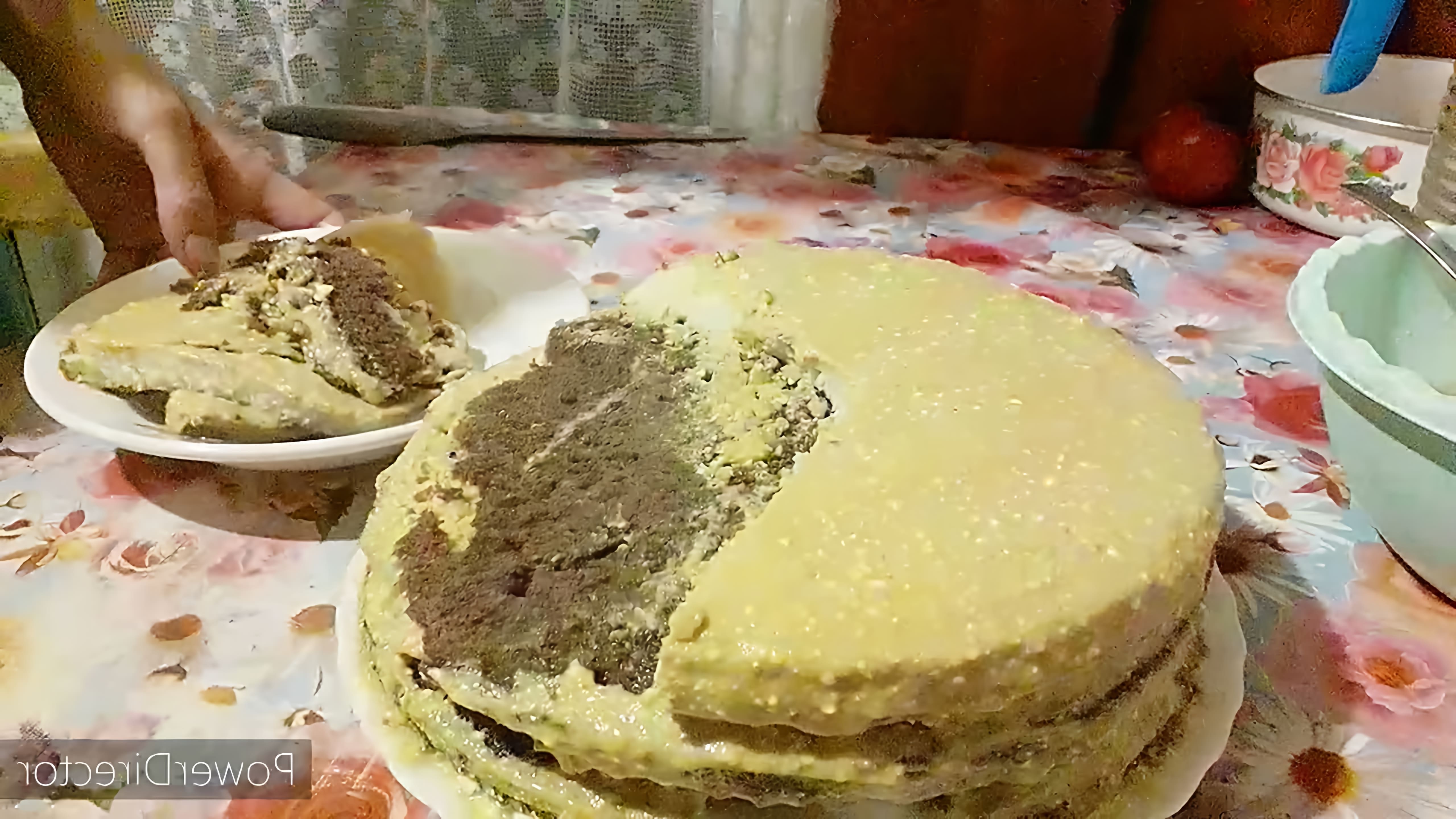 В этом видео демонстрируется процесс приготовления ванильно-шоколадного торта с соленым арахисом и заливкой из сока
