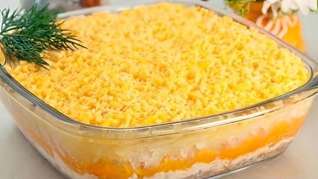 Салат мимоза с копченой горбушей. Мимоза с консервой рисом и яйцом. Салат мимоза с тунцом. Мимоза с консервой рисом и яйцом. Салат с горбушей консервированной.